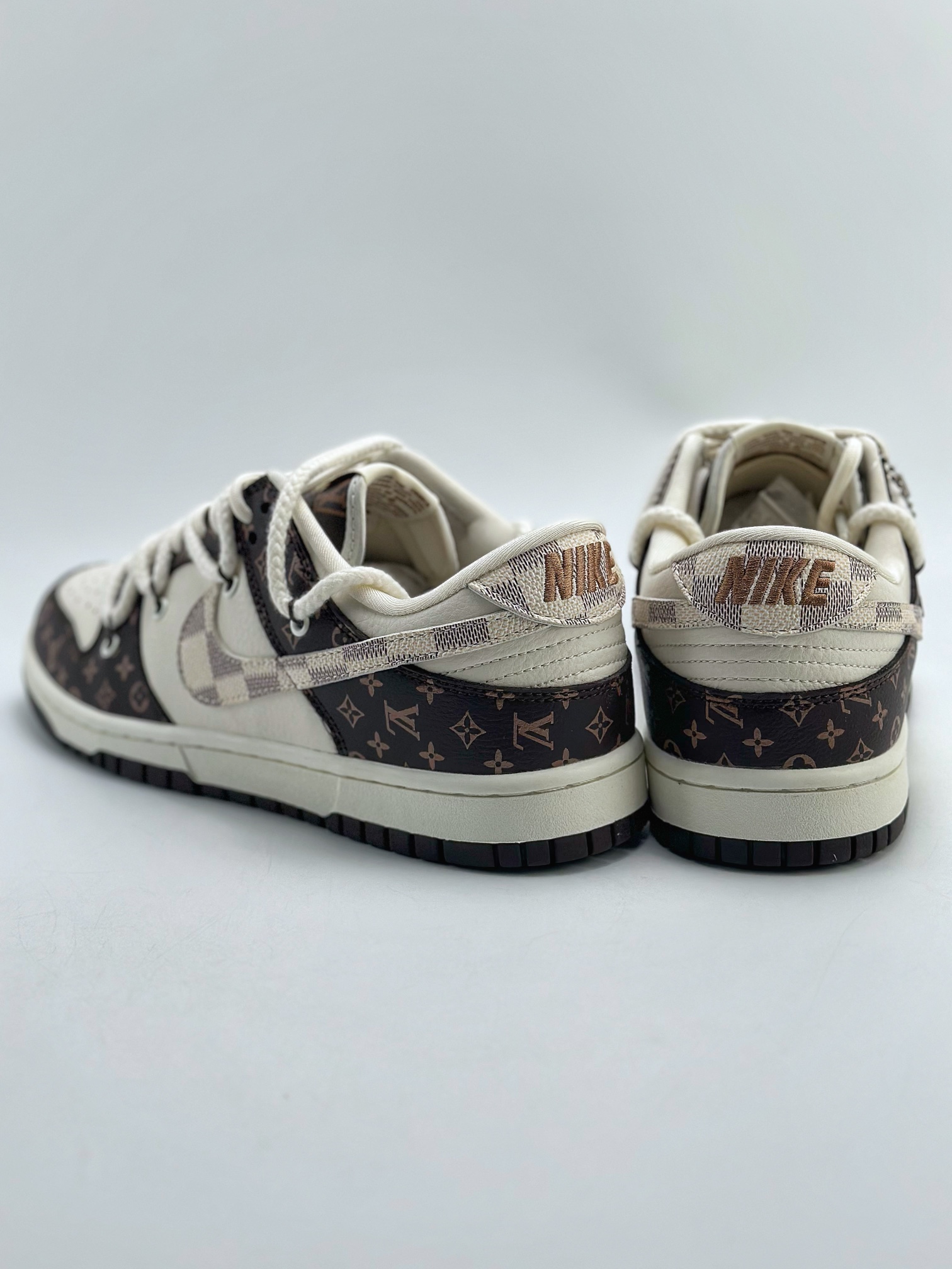 300 Nike SB Dunk Low x Louis Vuitton 高端定制LV老花绑带 FC1688-155