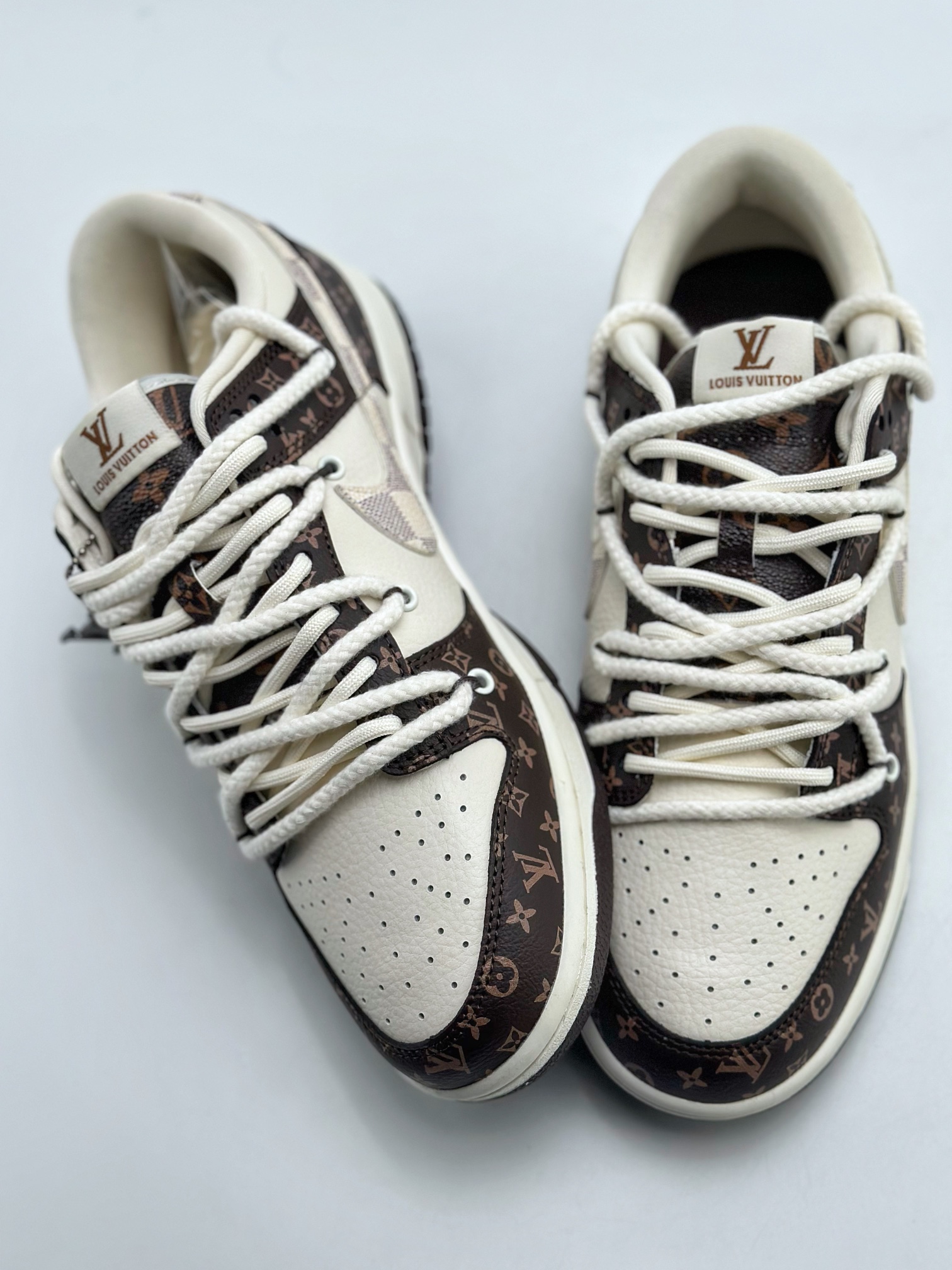 300 Nike SB Dunk Low x Louis Vuitton 高端定制LV老花绑带 FC1688-155