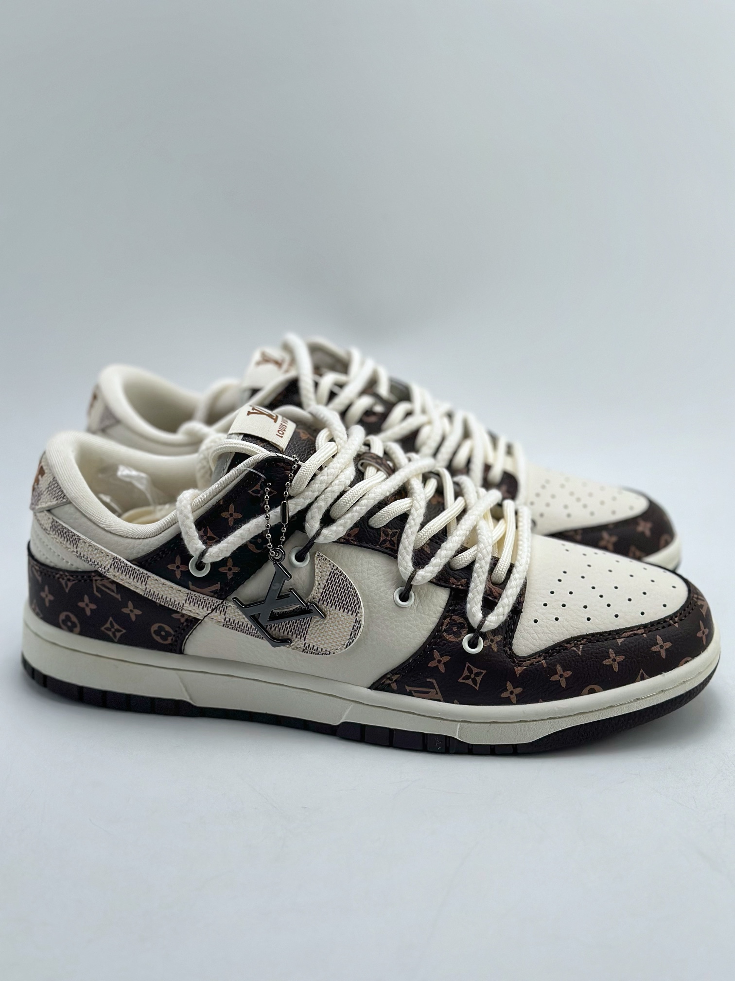 300 Nike SB Dunk Low x Louis Vuitton 高端定制LV老花绑带 FC1688-155