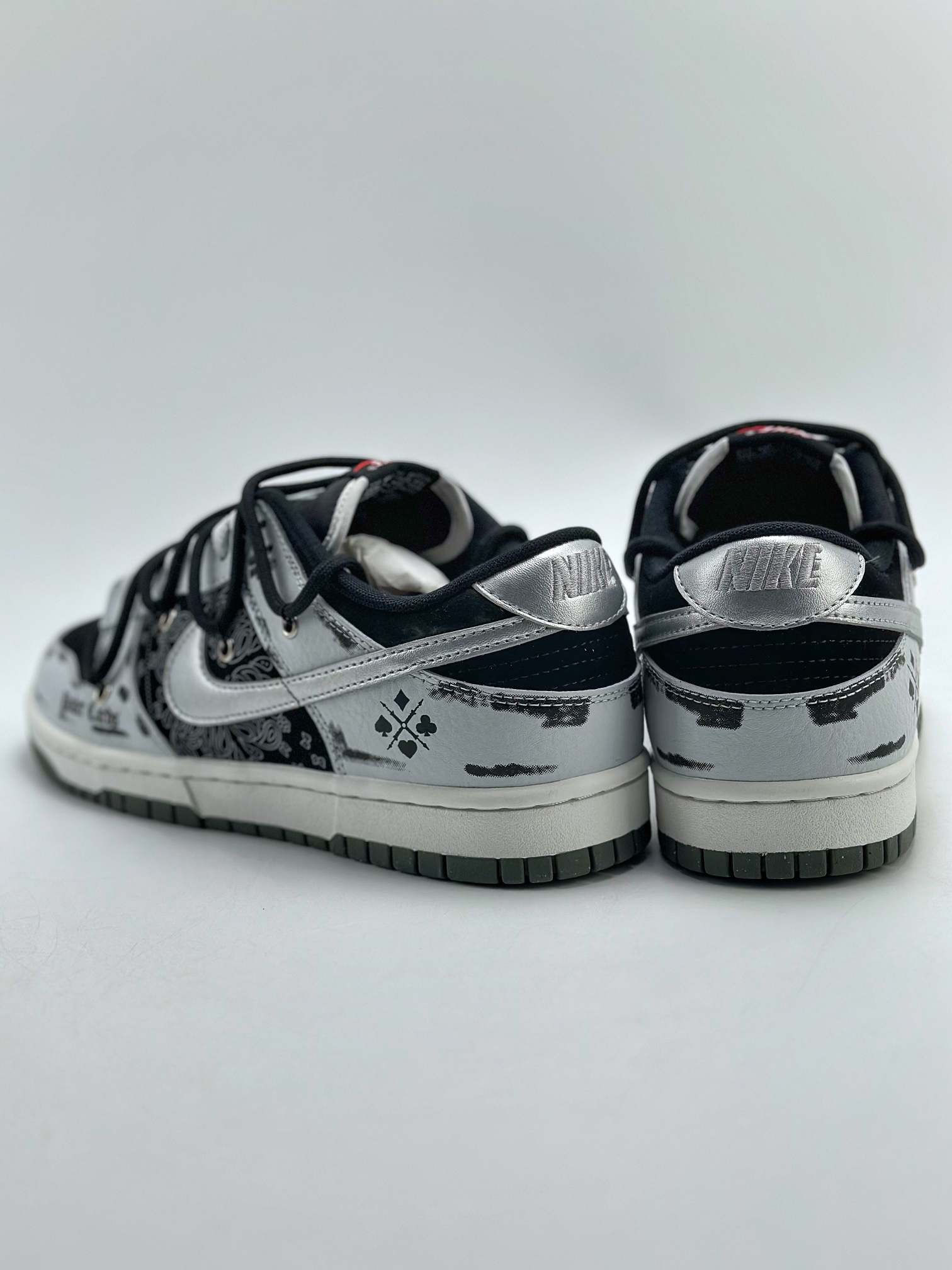 Nike SB Dunk Low Triple Lab Dark Poker DM0108-001