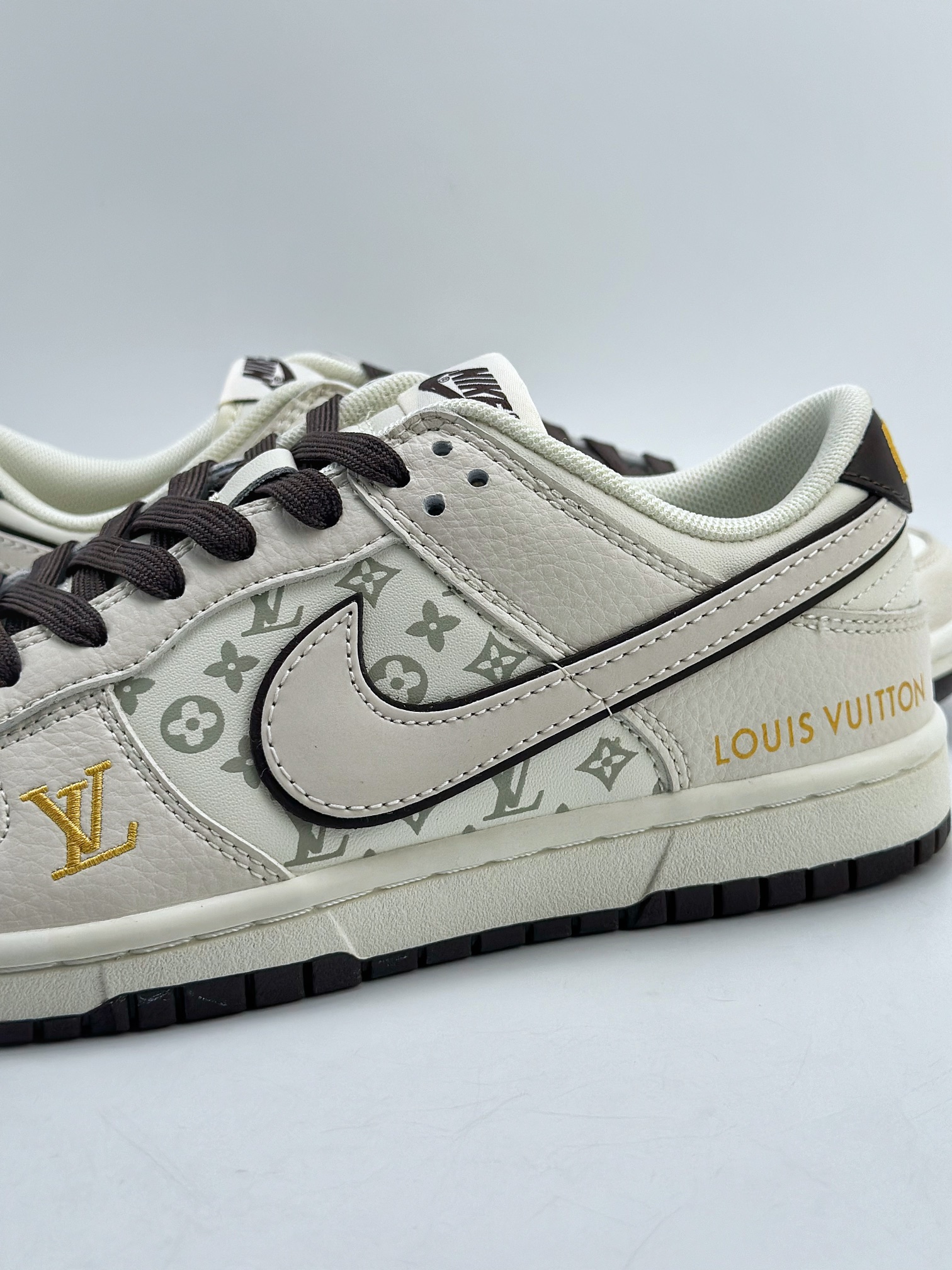 280 Nike SB Dunk Low x Louis Vuitton LV高端定制白棕 FC1688-129