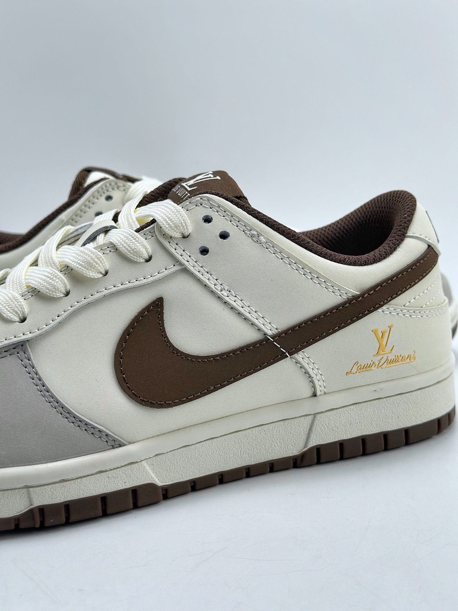 Nike SB Dunk Low x Louis Vuitton White Gray Brown JH8037-922