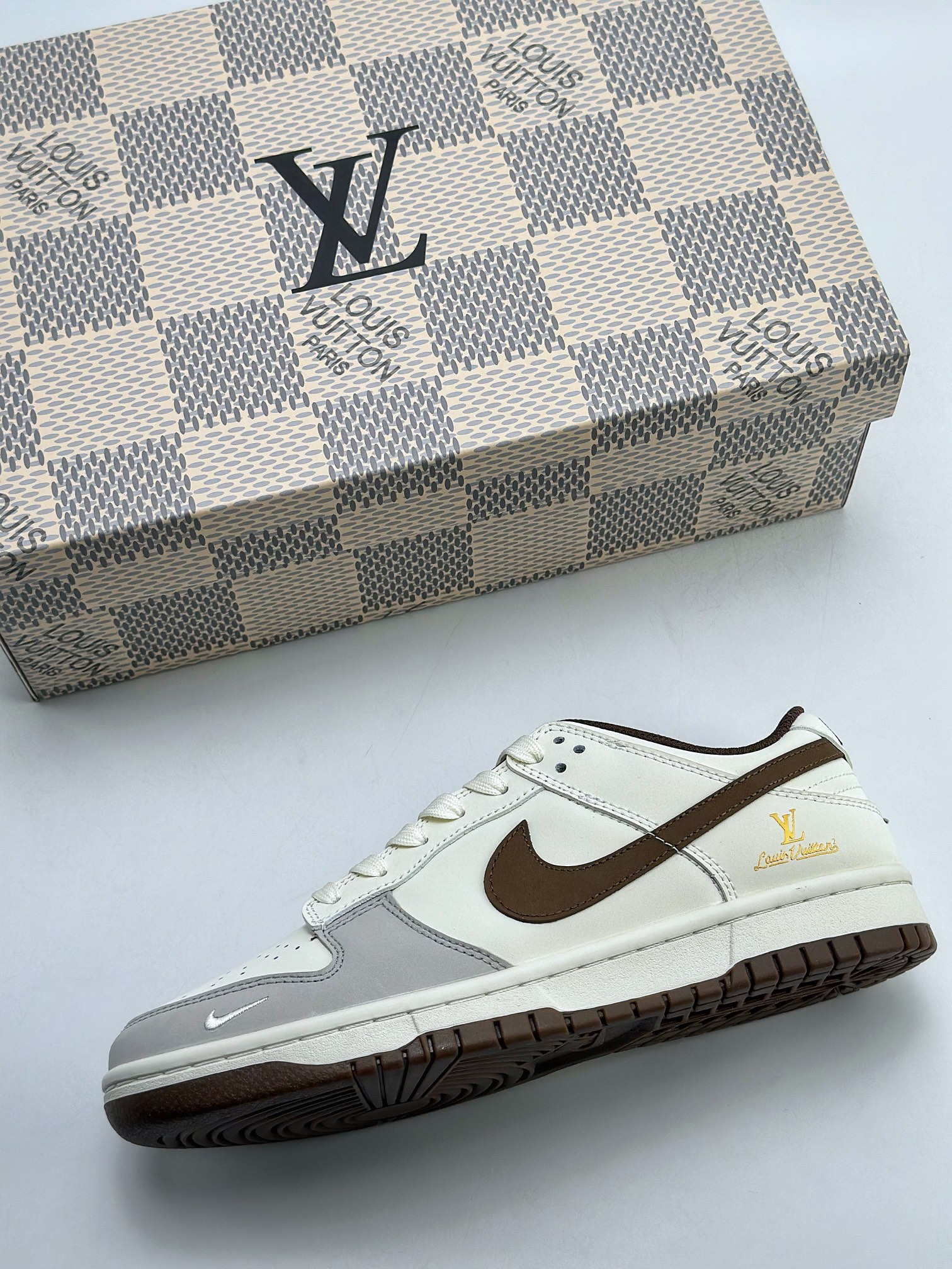 Nike SB Dunk Low x Louis Vuitton White Gray Brown JH8037-922