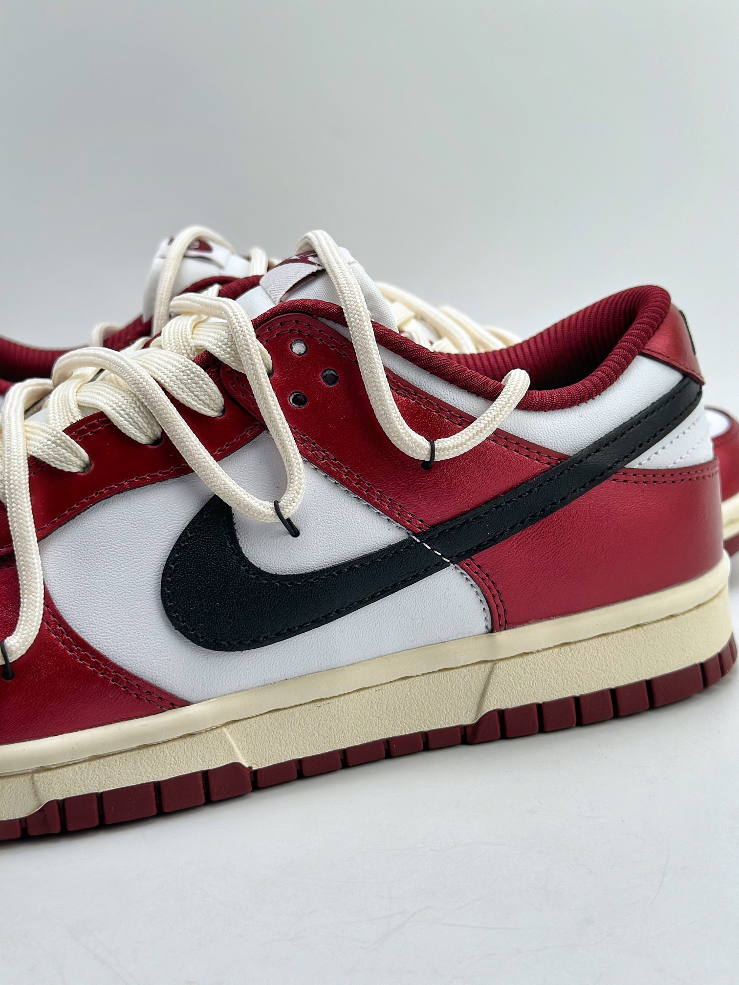 260 Nike SB Dunk Low PRM 红酒庄园 做旧复古芝加哥 FJ4555-100