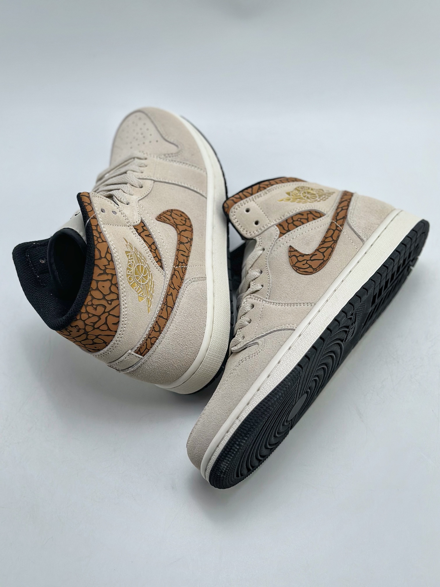 Air Jordan 1 Mid ”Brown Elephant” DZ4129-102