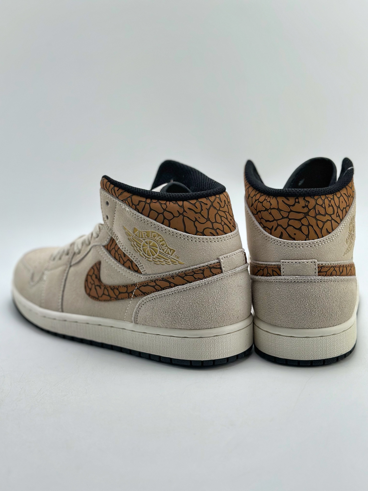 Air Jordan 1 Mid ”Brown Elephant” DZ4129-102