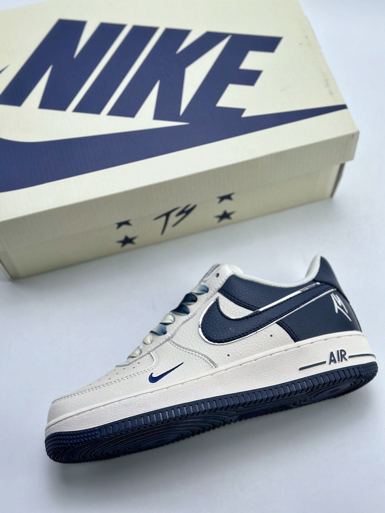 260 Nike Air Force 1 Low 07 x Travis Scott 白深蓝 IO5636-999