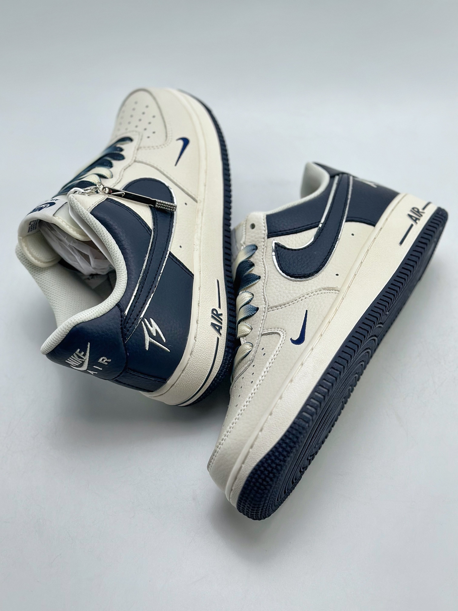 260 Nike Air Force 1 Low 07 x Travis Scott 白深蓝 IO5636-999