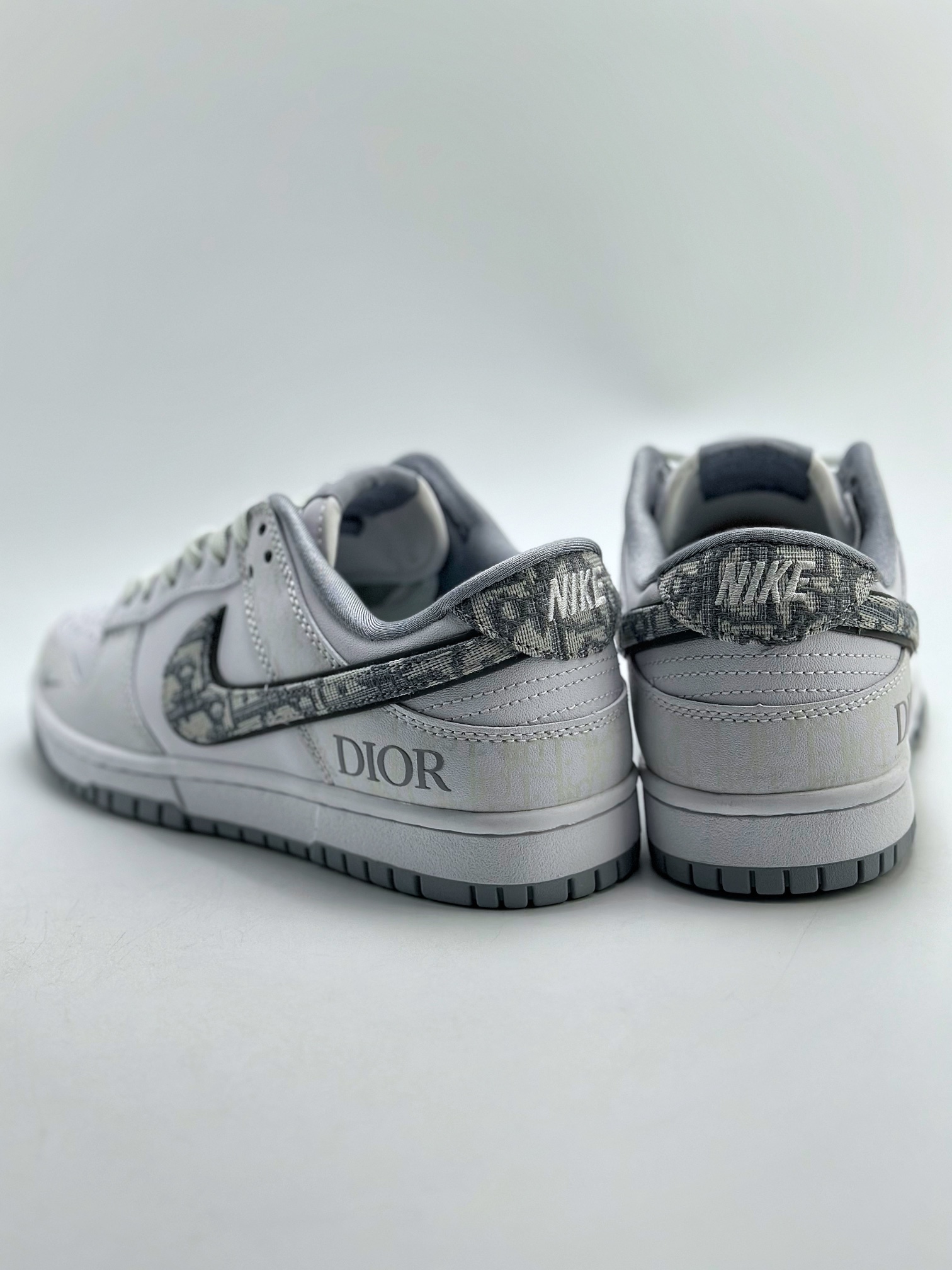 Nike SB Dunk Low x DIOR White Grey JH8036-915