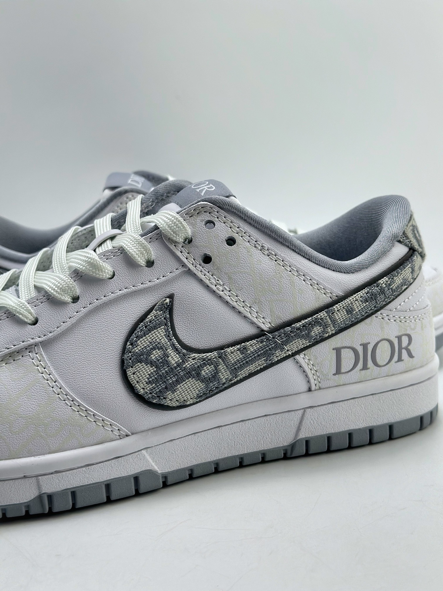 Nike SB Dunk Low x DIOR White Grey JH8036-915