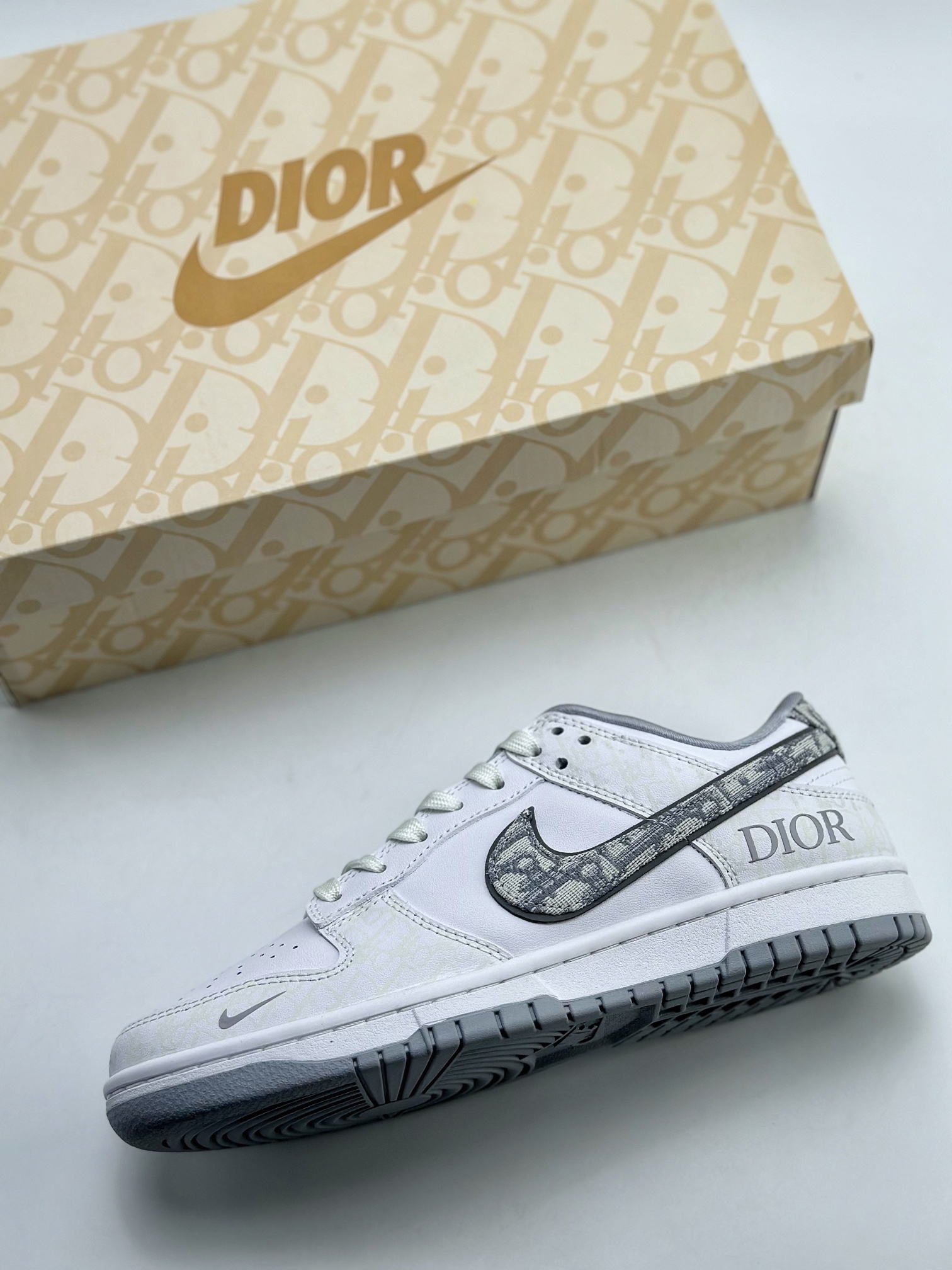 Nike SB Dunk Low x DIOR White Grey JH8036-915