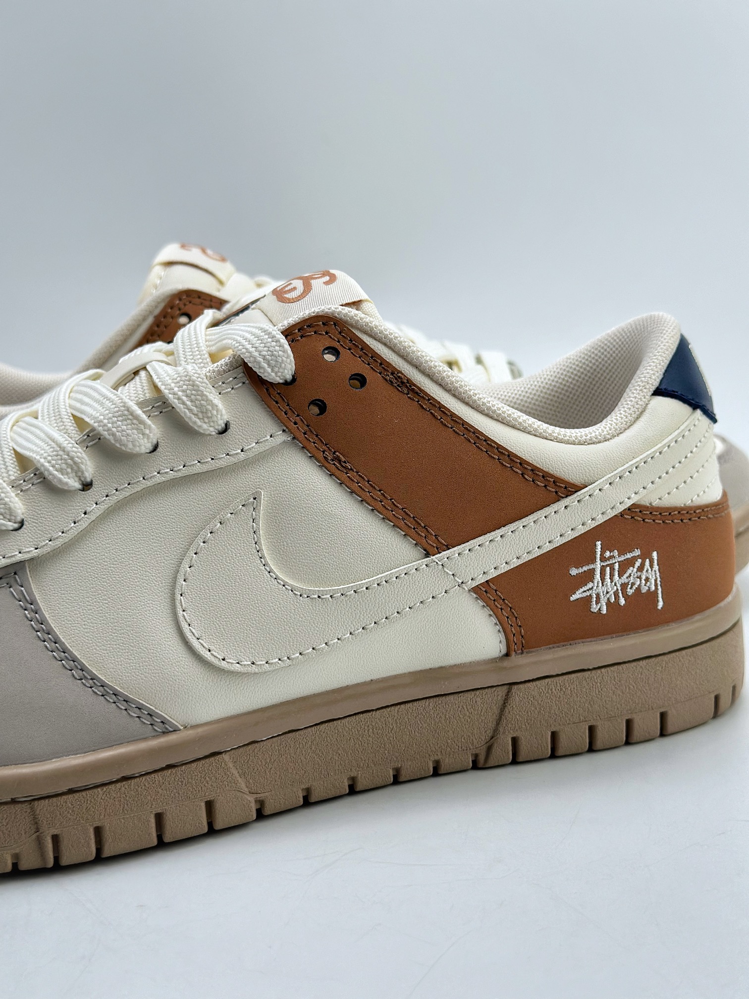 260 Nike SB Dunk Low x Stussy 白灰棕 JH8037-917