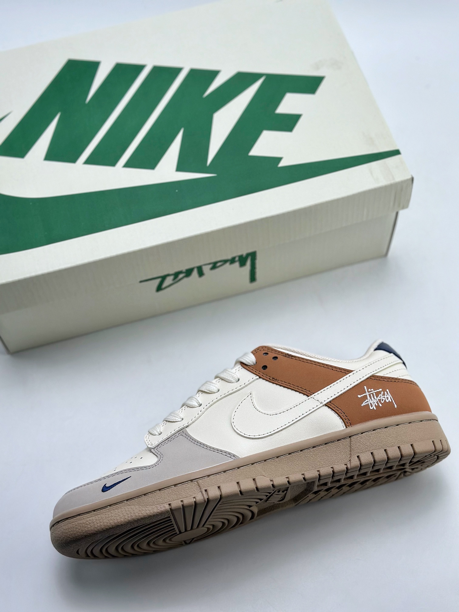 260 Nike SB Dunk Low x Stussy 白灰棕 JH8037-917