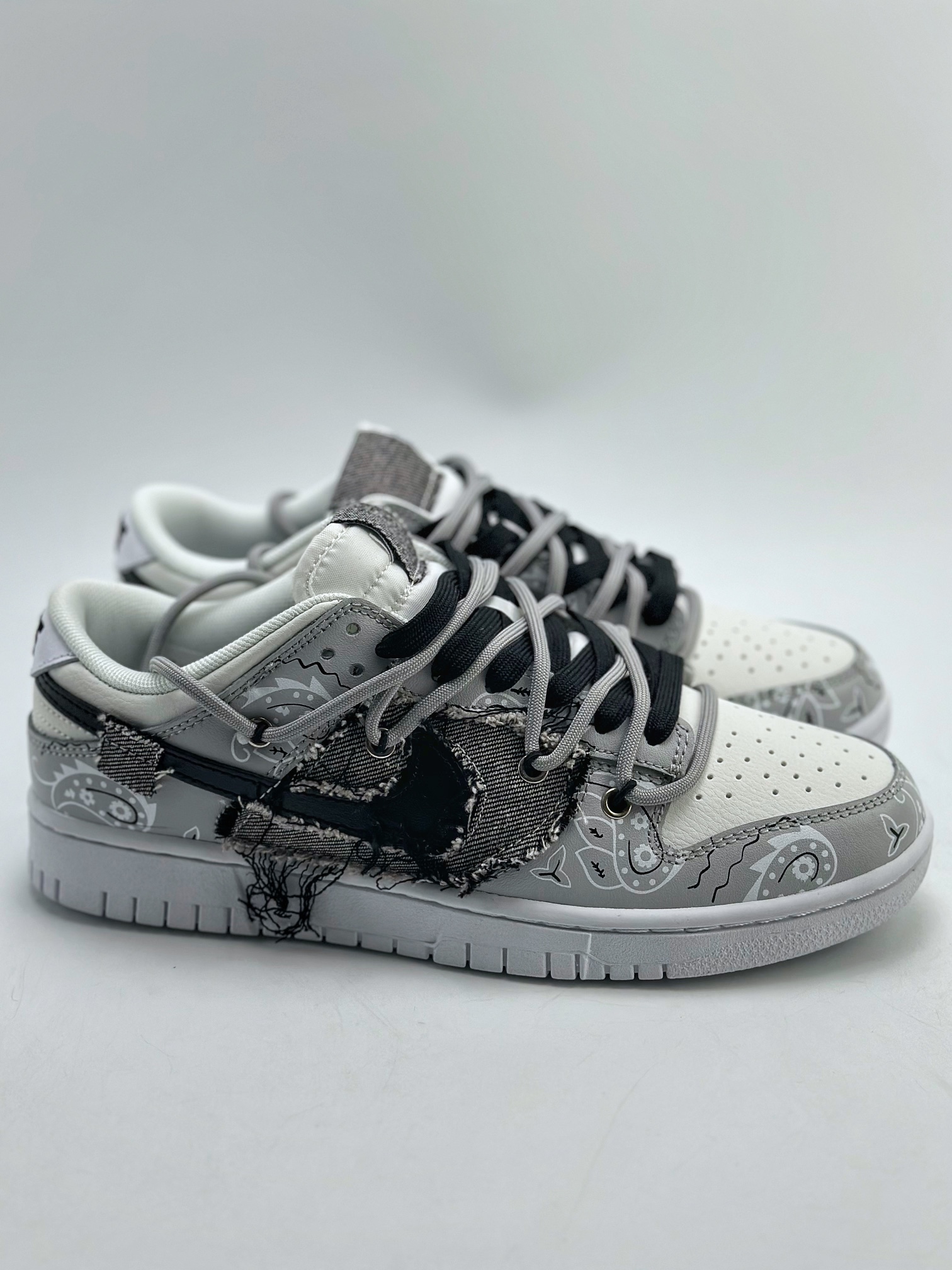 240 NIKE SB Dunk Low 缝牛仔布 灰黑白 DJ6188-101