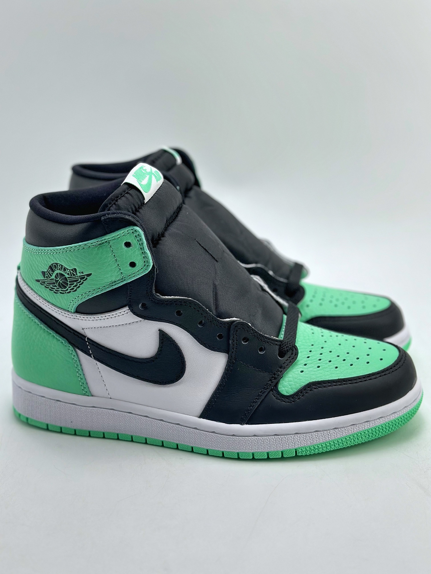 Air Jordan 1 High OG Black Green DZ5485-130