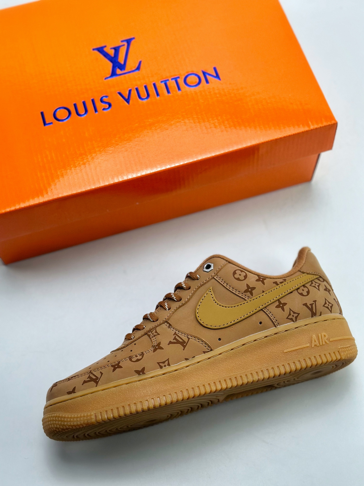 260 Nike Air Force 1 Low 07 x Louis Vuitton LV印花小麦 FB9888-100