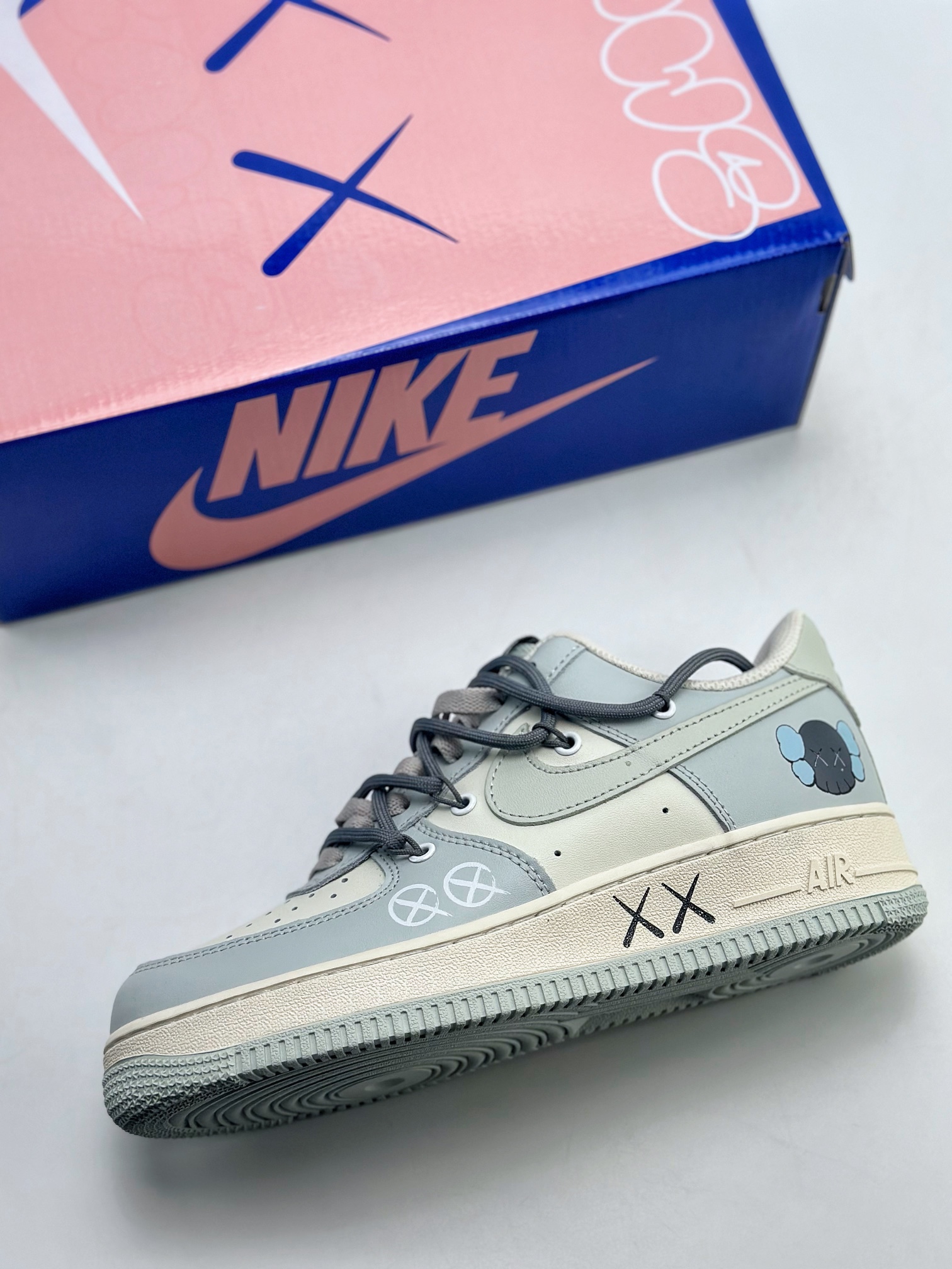 Nike Air Force 1 Low 07 x KAWS White Grey Lace-up KS6869-222