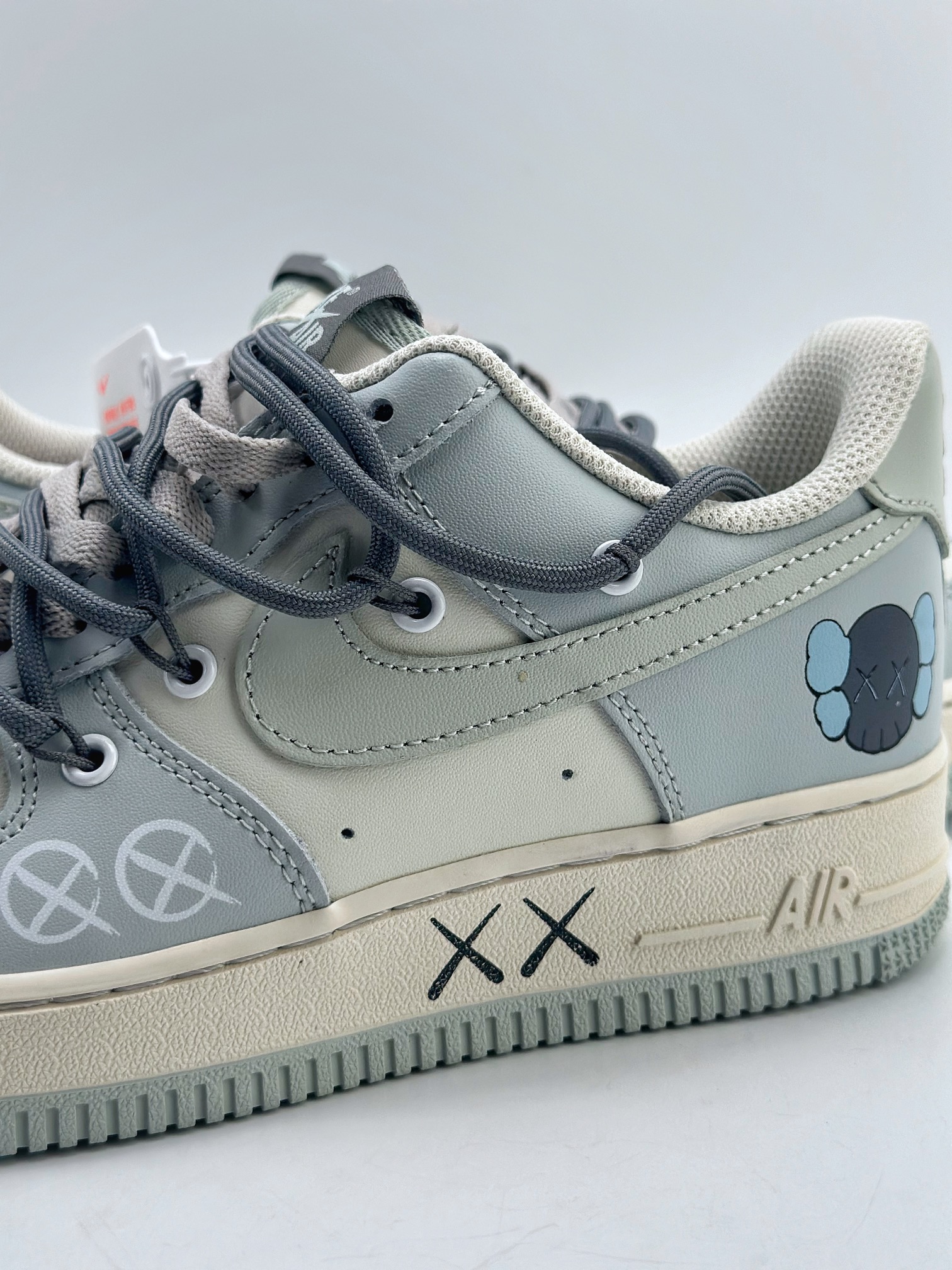 Nike Air Force 1 Low 07 x KAWS White Grey Lace-up KS6869-222