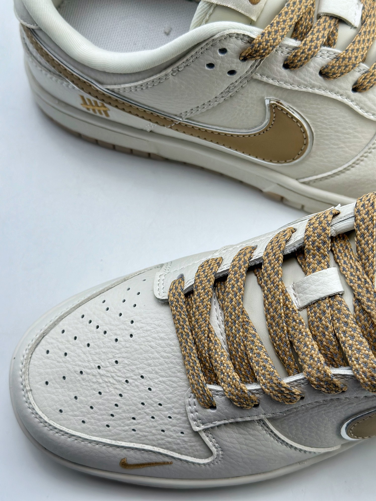 Nike SB Dunk Low x Undefeated Beige Light Brown XH0923-152