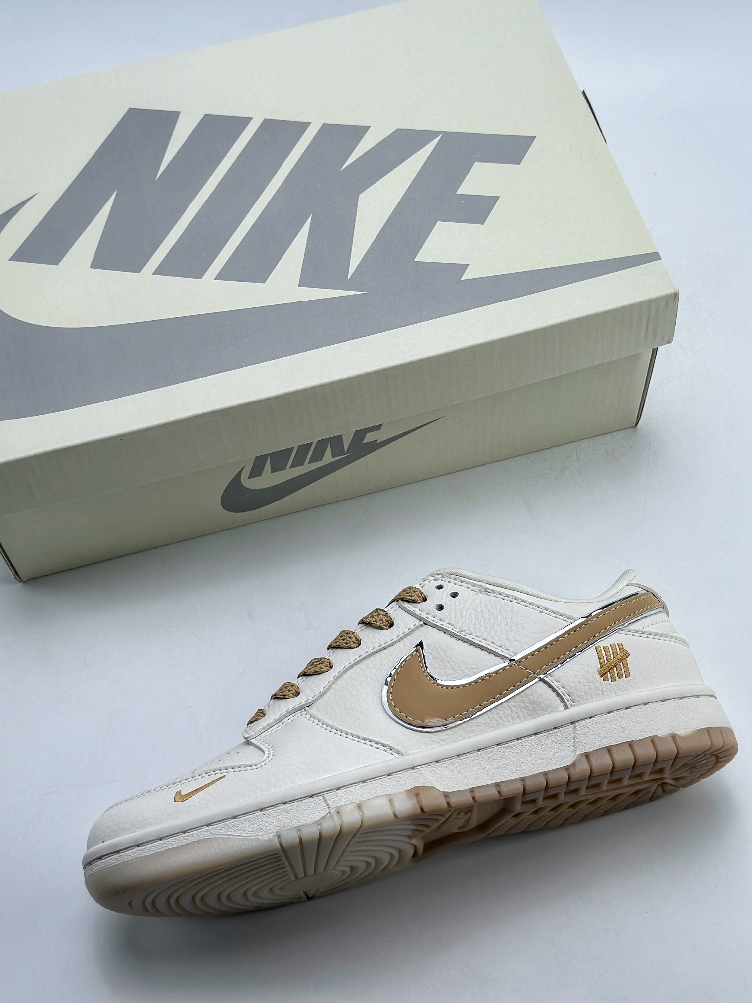 Nike SB Dunk Low x Undefeated Beige Light Brown XH0923-152