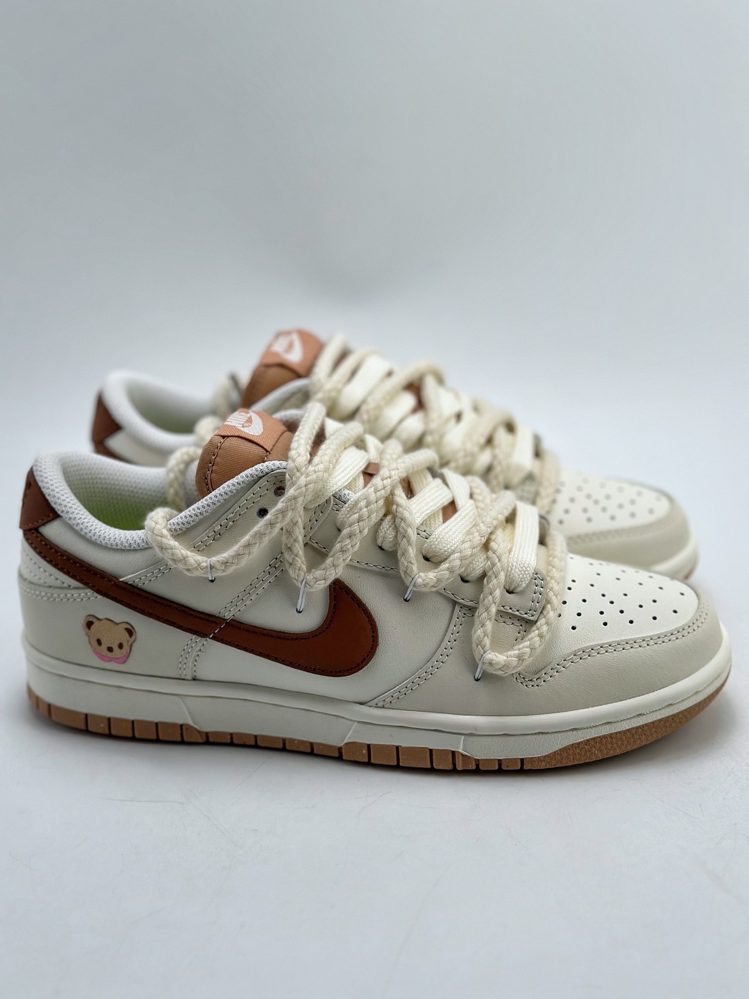 NIKE SB Dunk Low Trick or Treat Doll Soy Milk Bear DD1873-200