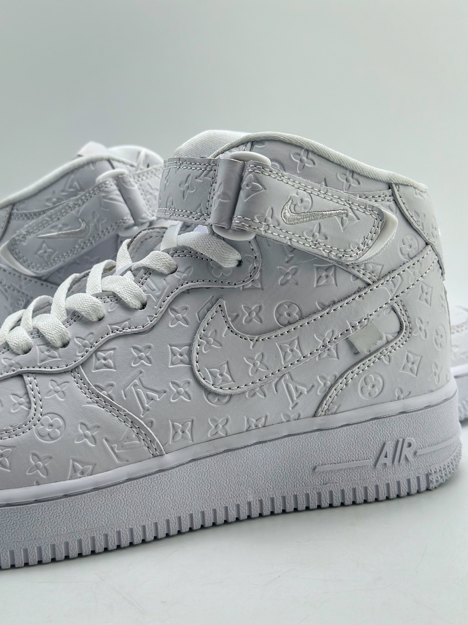 300 Nike Air Force 1 Mid 07 x Louis Vuitton 印花白 DV0688-300