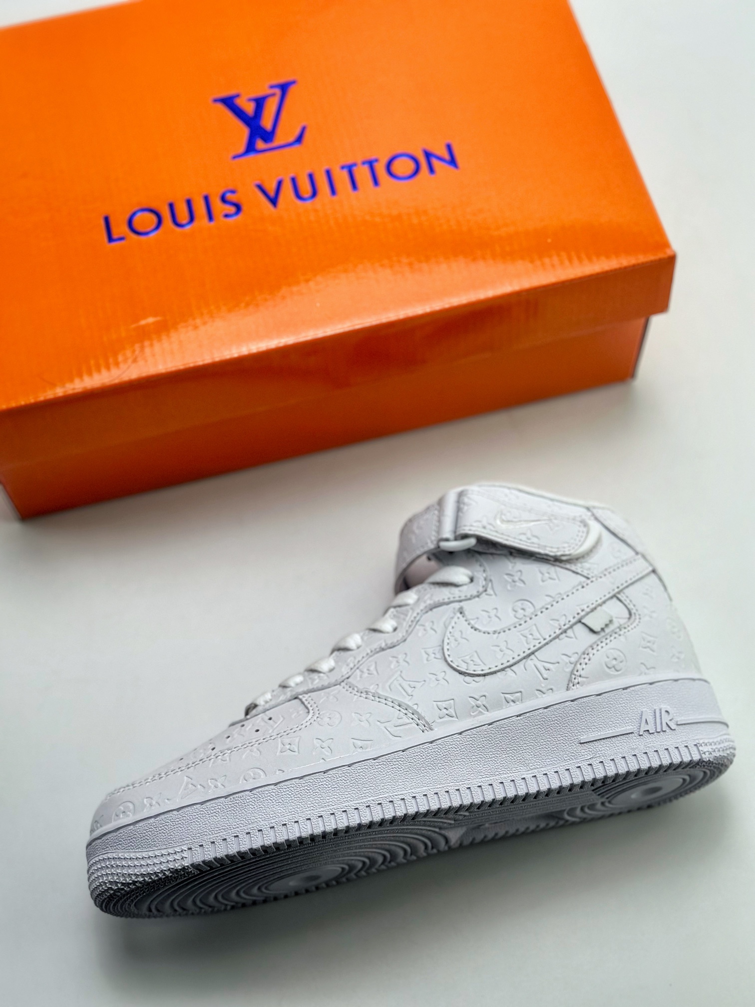 300 Nike Air Force 1 Mid 07 x Louis Vuitton 印花白 DV0688-300