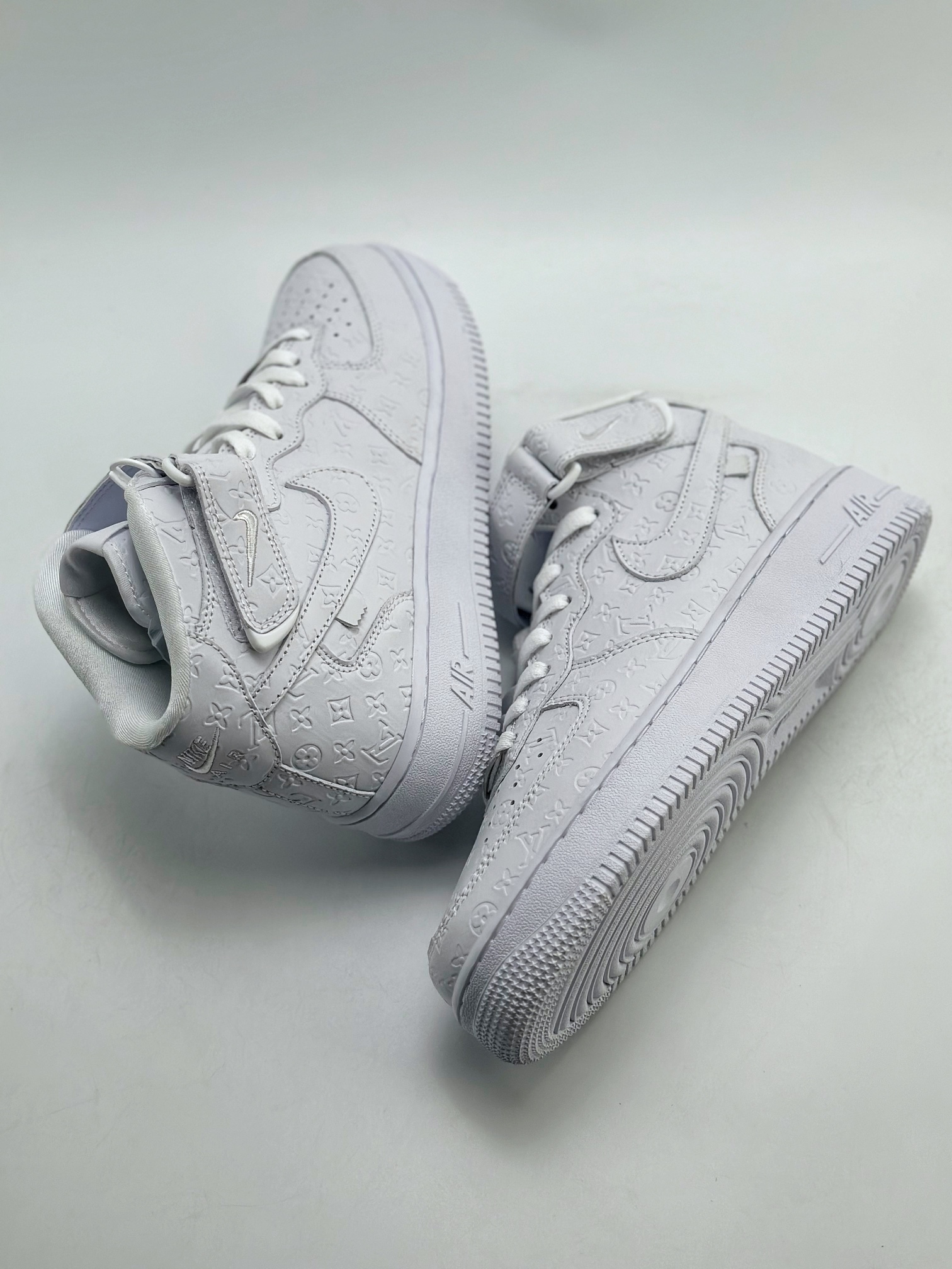 300 Nike Air Force 1 Mid 07 x Louis Vuitton 印花白 DV0688-300