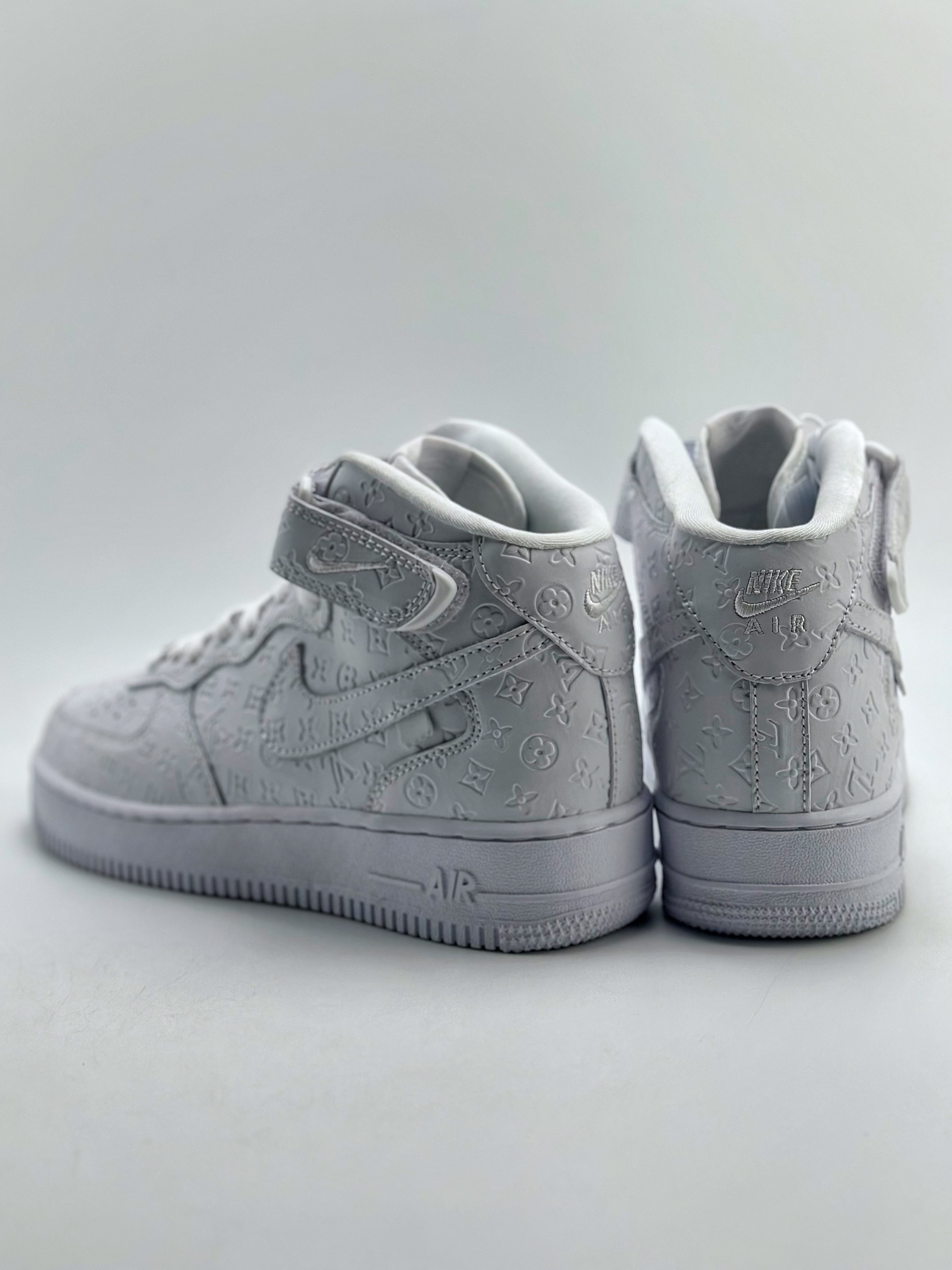 300 Nike Air Force 1 Mid 07 x Louis Vuitton 印花白 DV0688-300