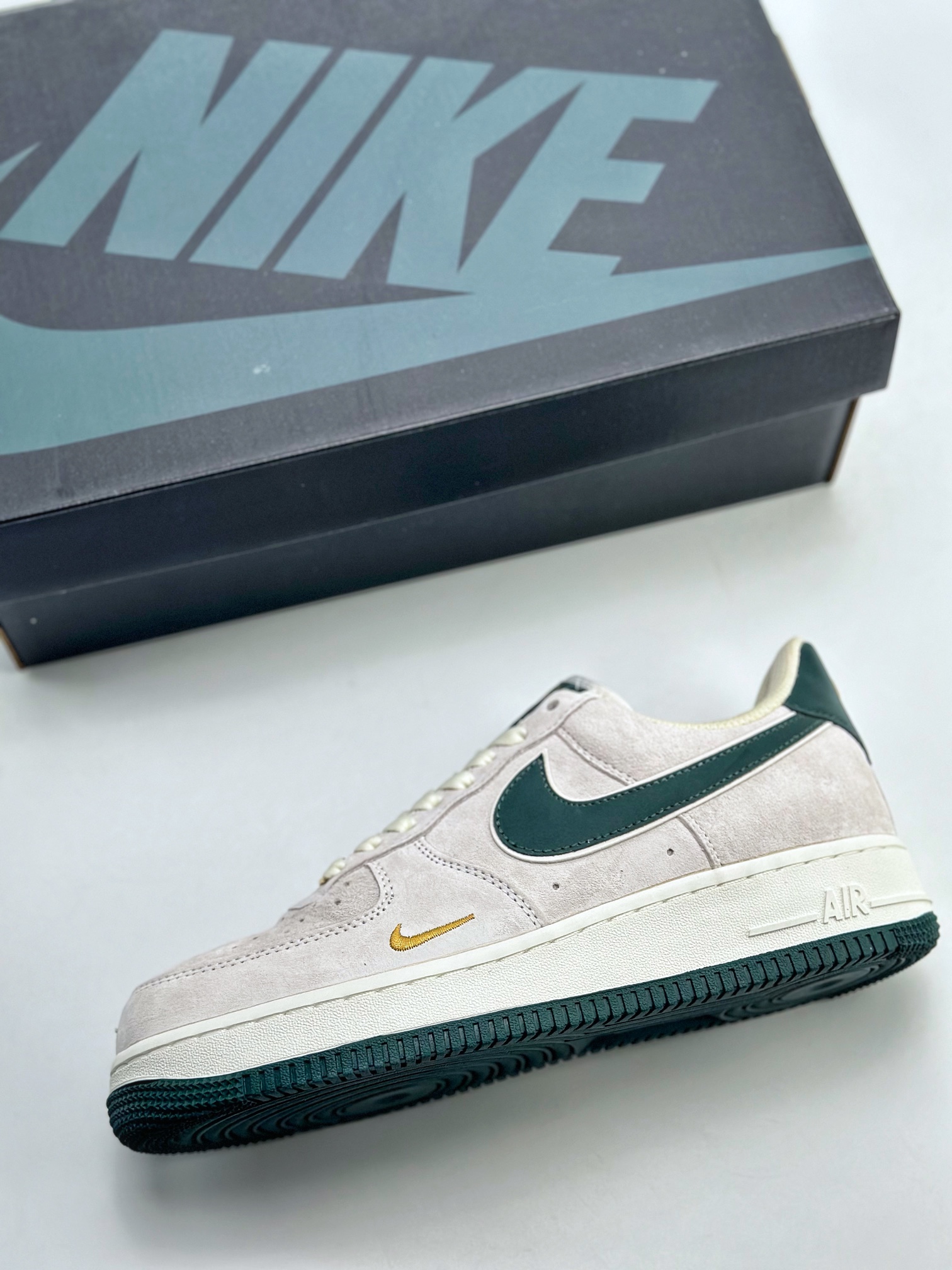 260 Nike Air Force 1 Low 07 灰绿麂皮 KK5636-710