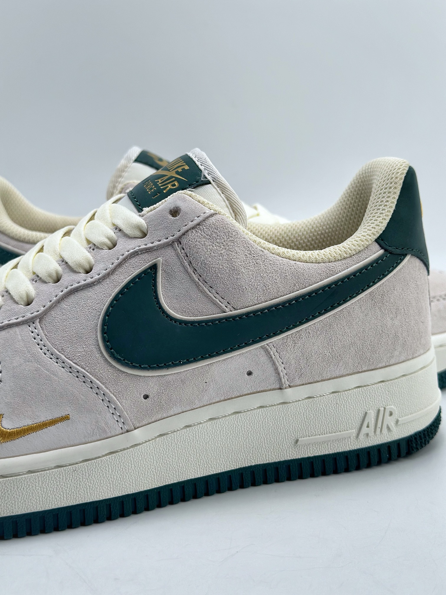 260 Nike Air Force 1 Low 07 灰绿麂皮 KK5636-710