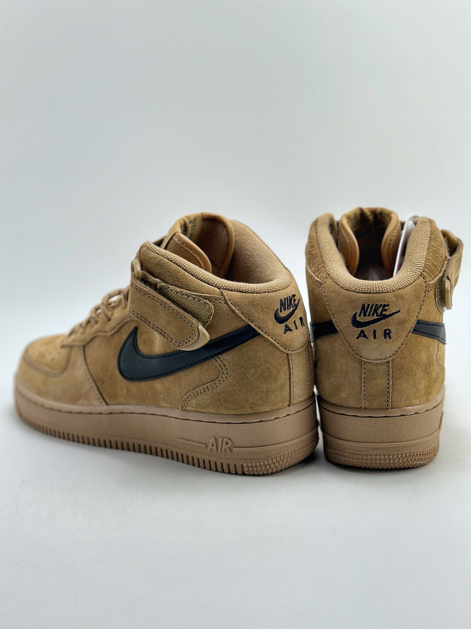 260 Nike Air Force 1 Mid 07 麦黄黑勾 CW2288-111