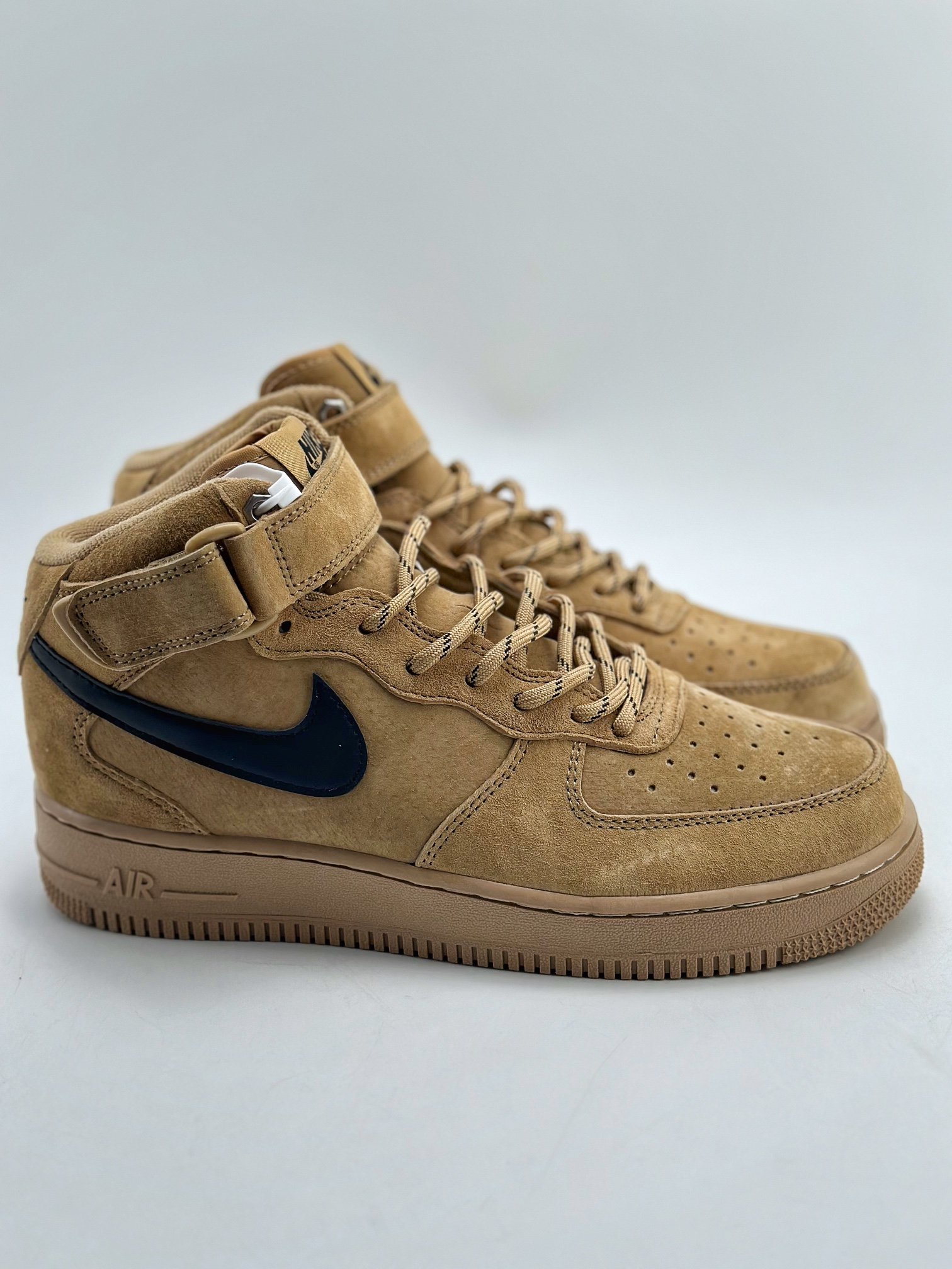 260 Nike Air Force 1 Mid 07 麦黄黑勾 CW2288-111