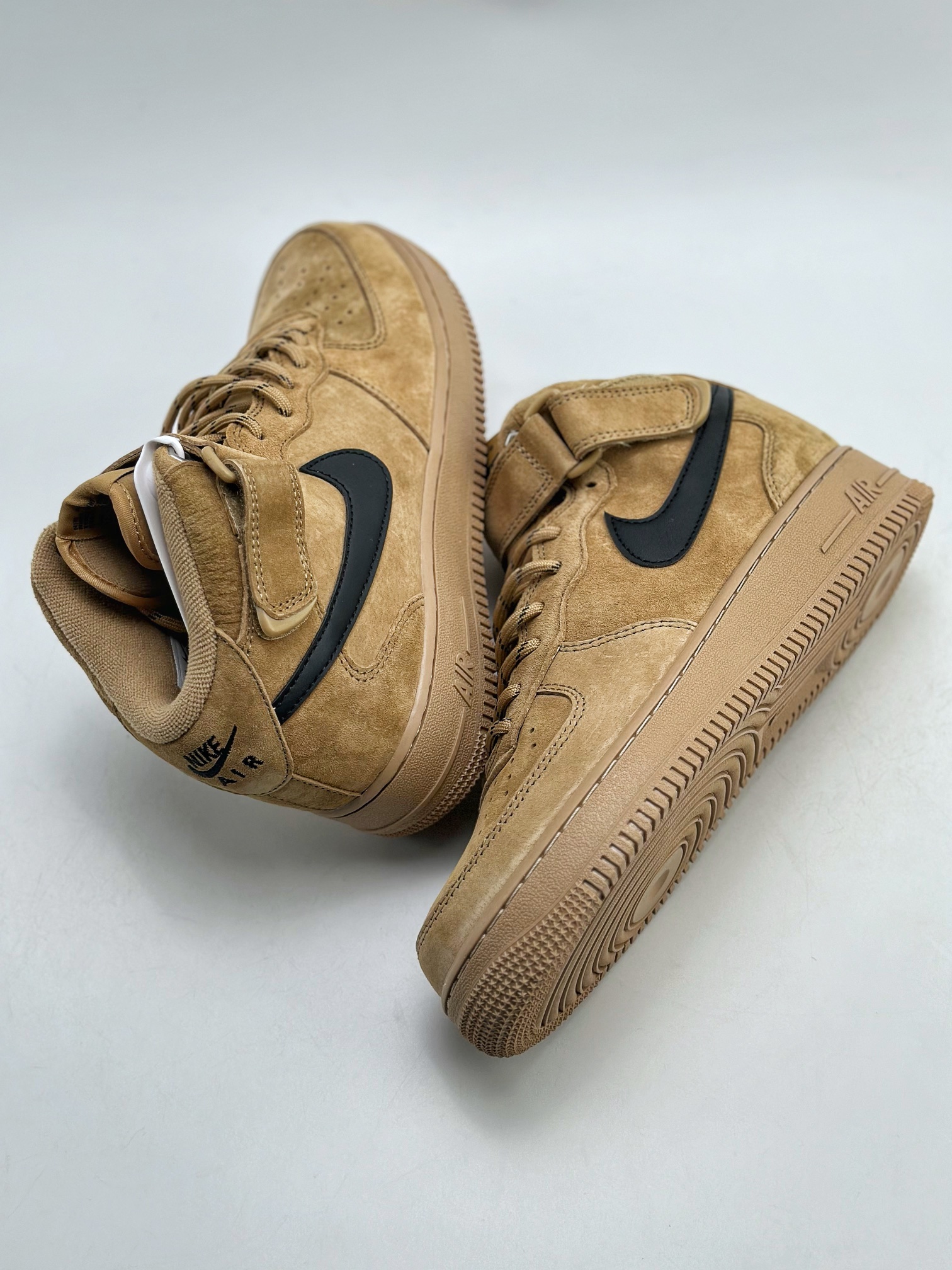 260 Nike Air Force 1 Mid 07 麦黄黑勾 CW2288-111