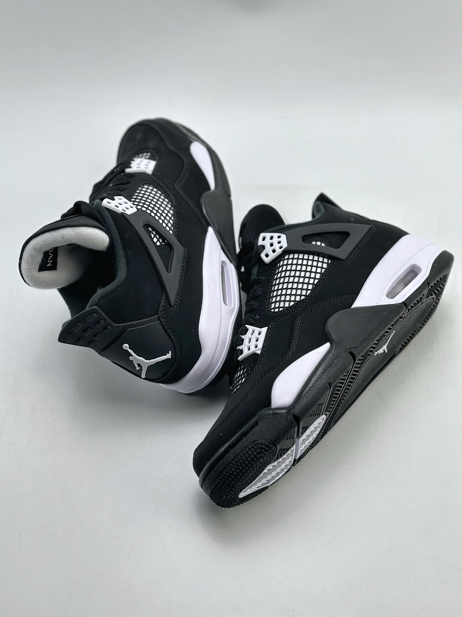 380 Air Jordan 4 Retro ”White Thunder” 黑白 FQ8138-001