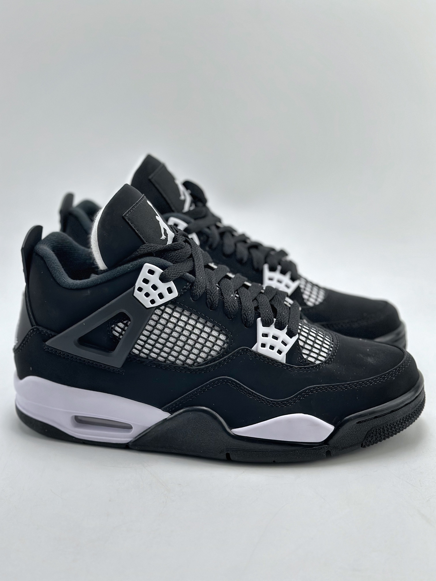 380 Air Jordan 4 Retro ”White Thunder” 黑白 FQ8138-001