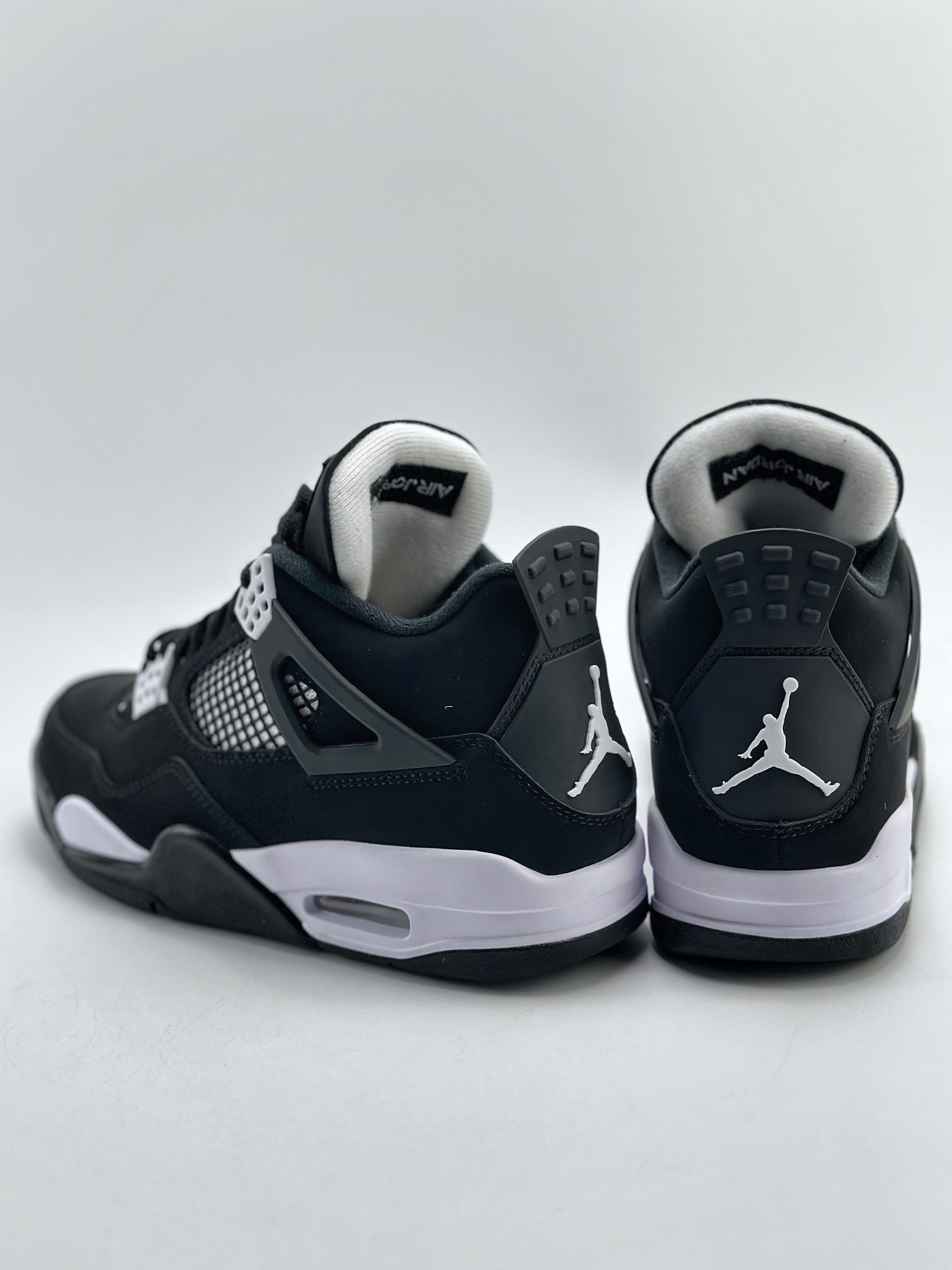 380 Air Jordan 4 Retro ”White Thunder” 黑白 FQ8138-001