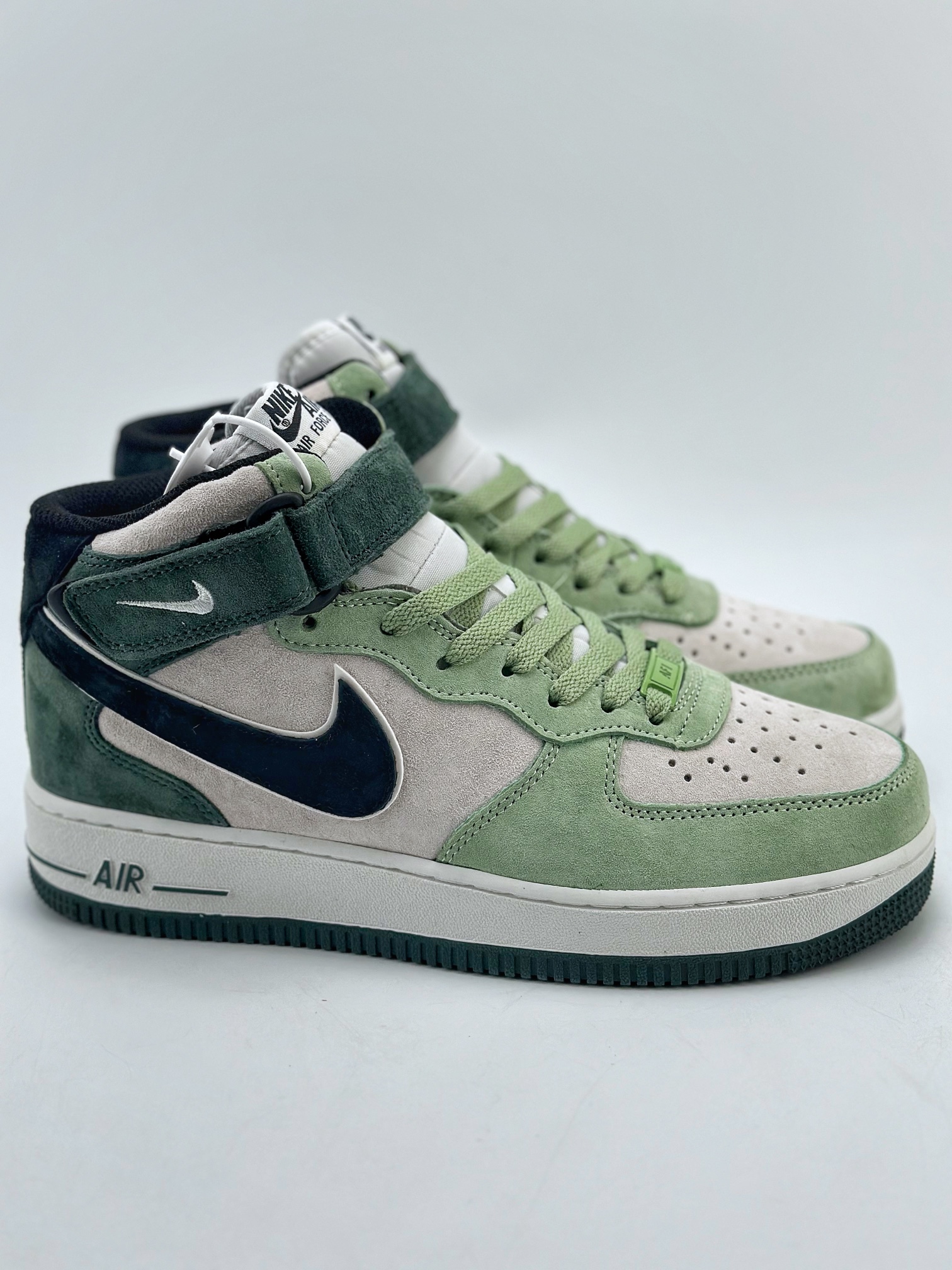 NikeAirForce1Mid07路飞灰绿麂皮原楦头原纸板打造纯正中帮空军版型专注外贸渠道全掌内置蜂窝