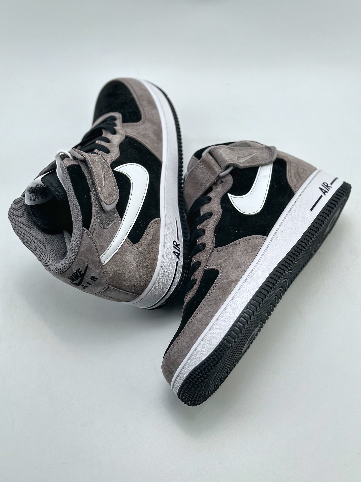 NikeAirForce1Mid07黑灰麂皮原楦头原纸板打造纯正中帮空军版型专注外贸渠道全掌内置蜂窝气垫