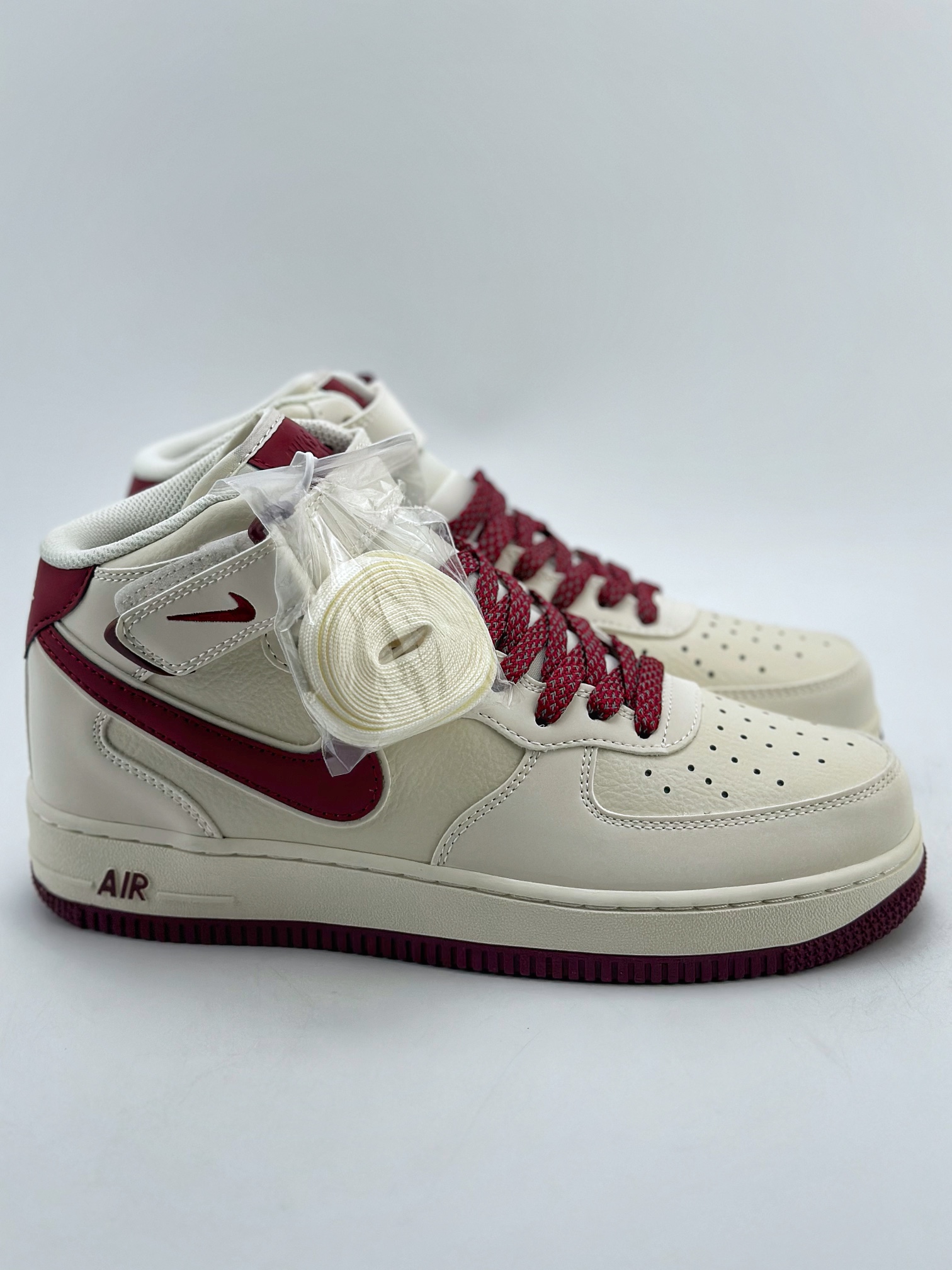 NikeAirForce1Mid07白酒红原楦头原纸板打造纯正中帮空军版型专注外贸渠道全掌内置蜂窝气垫原