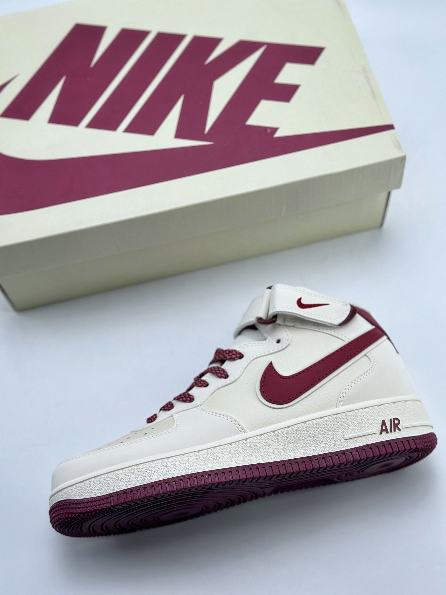 NikeAirForce1Mid07白酒红原楦头原纸板打造纯正中帮空军版型专注外贸渠道全掌内置蜂窝气垫原