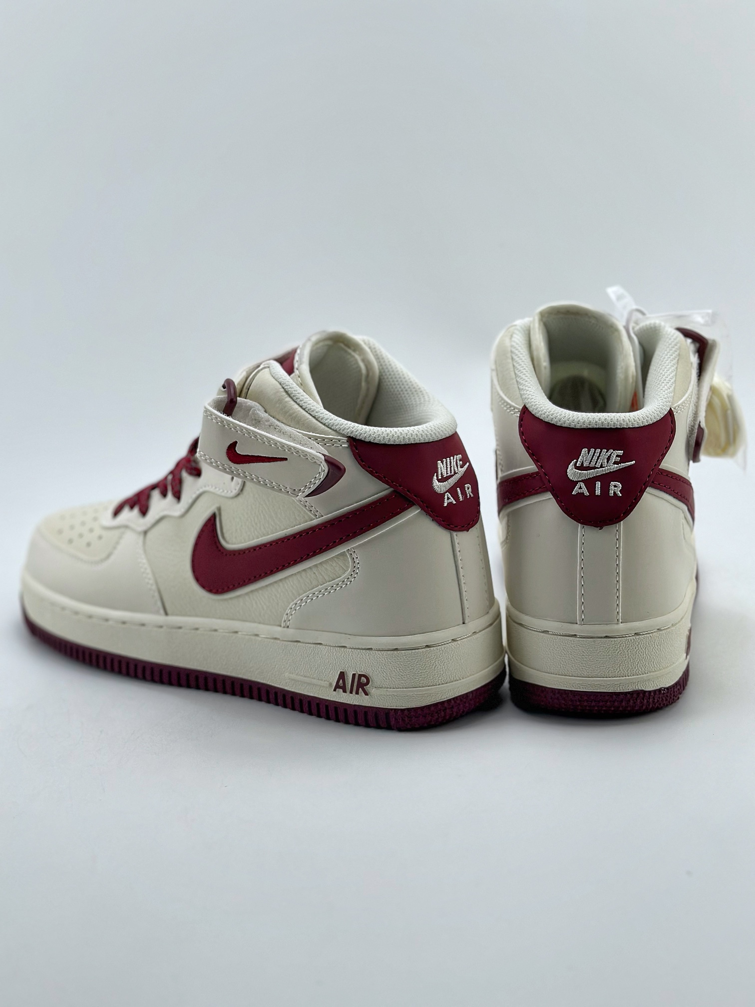 NikeAirForce1Mid07白酒红原楦头原纸板打造纯正中帮空军版型专注外贸渠道全掌内置蜂窝气垫原