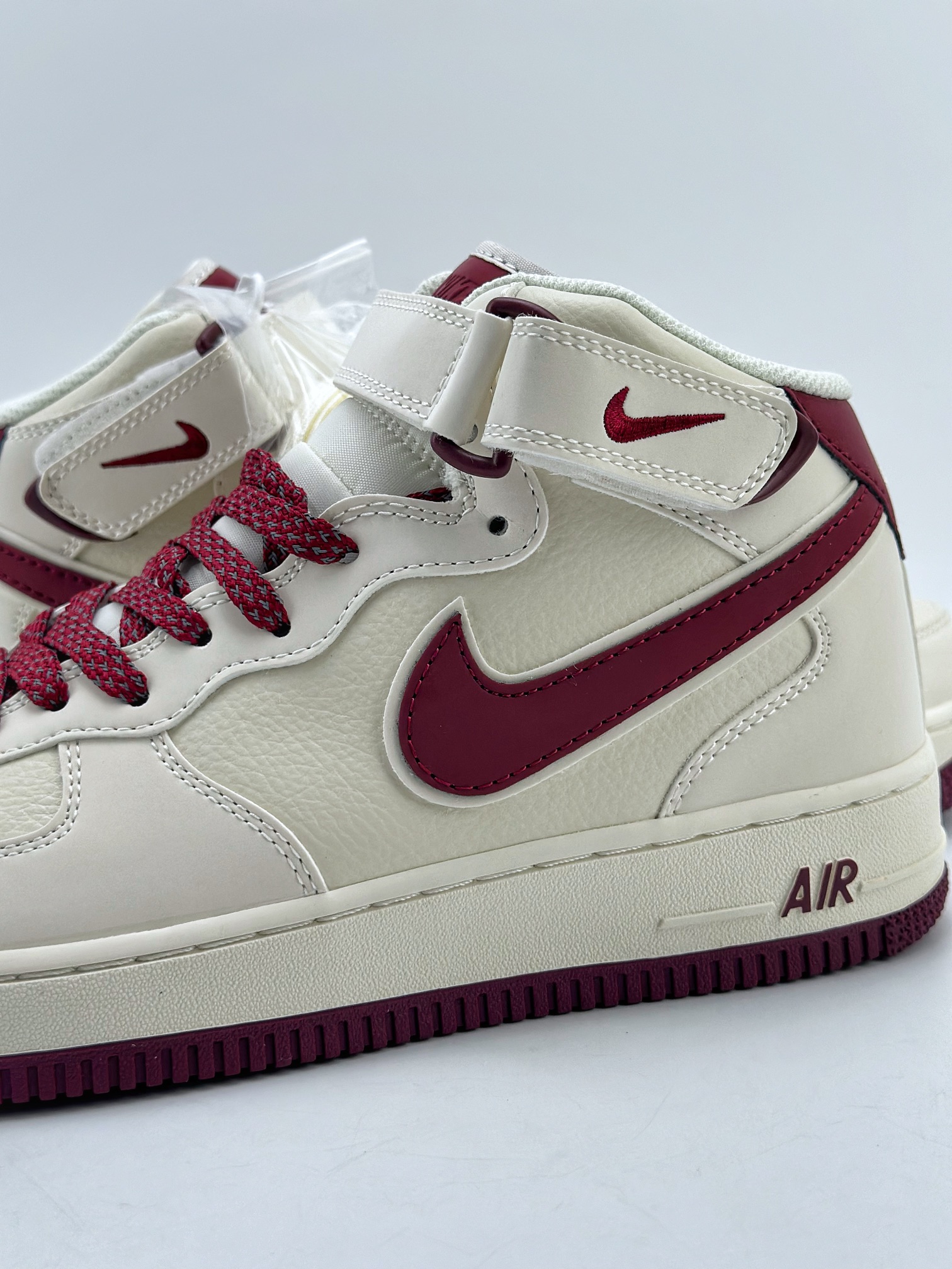 NikeAirForce1Mid07白酒红原楦头原纸板打造纯正中帮空军版型专注外贸渠道全掌内置蜂窝气垫原