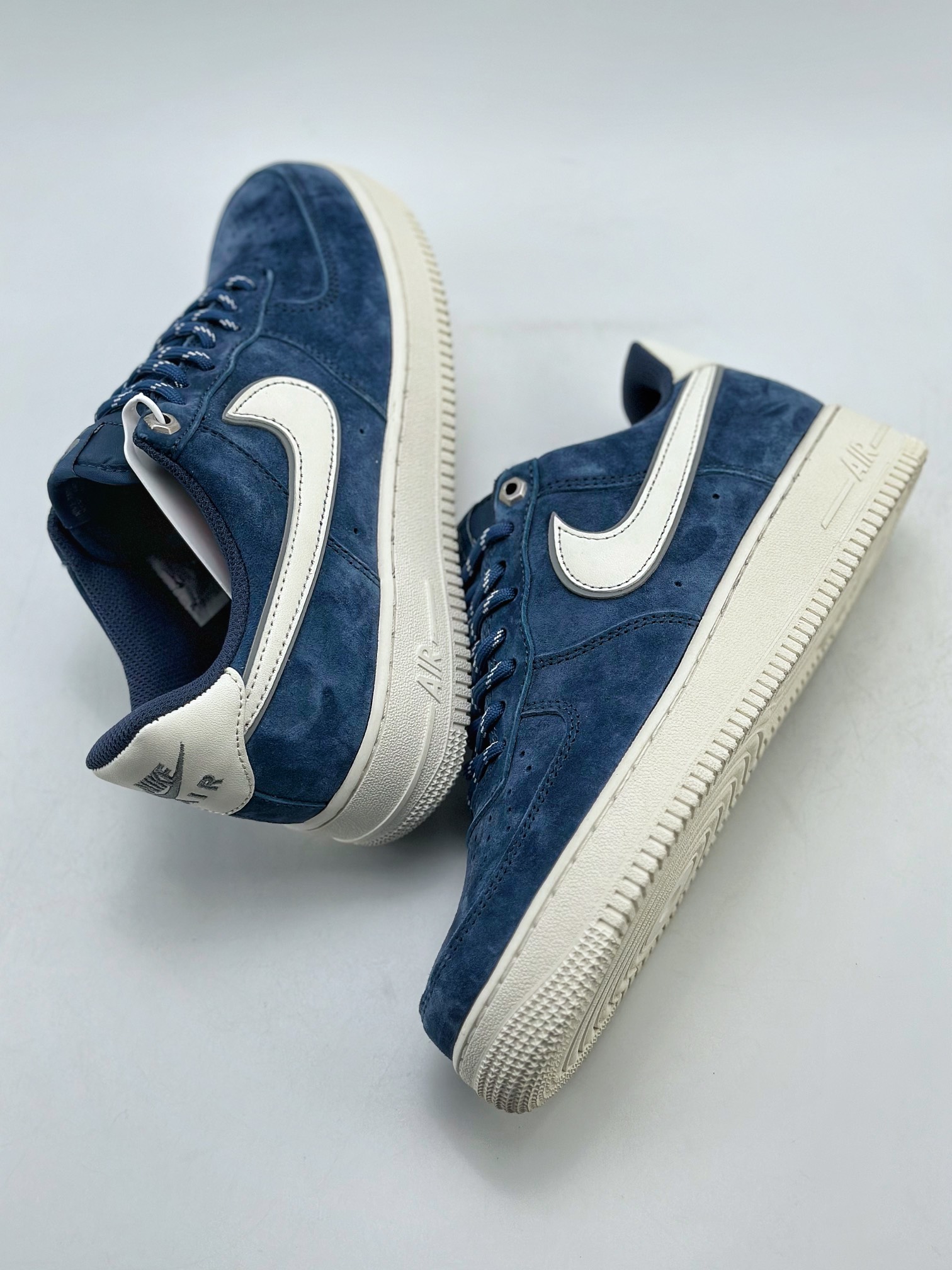 NikeAirForce1Low07白深蓝麂皮原楦头原纸板打造纯正低帮空军版型专注外贸渠道全掌内置蜂窝气