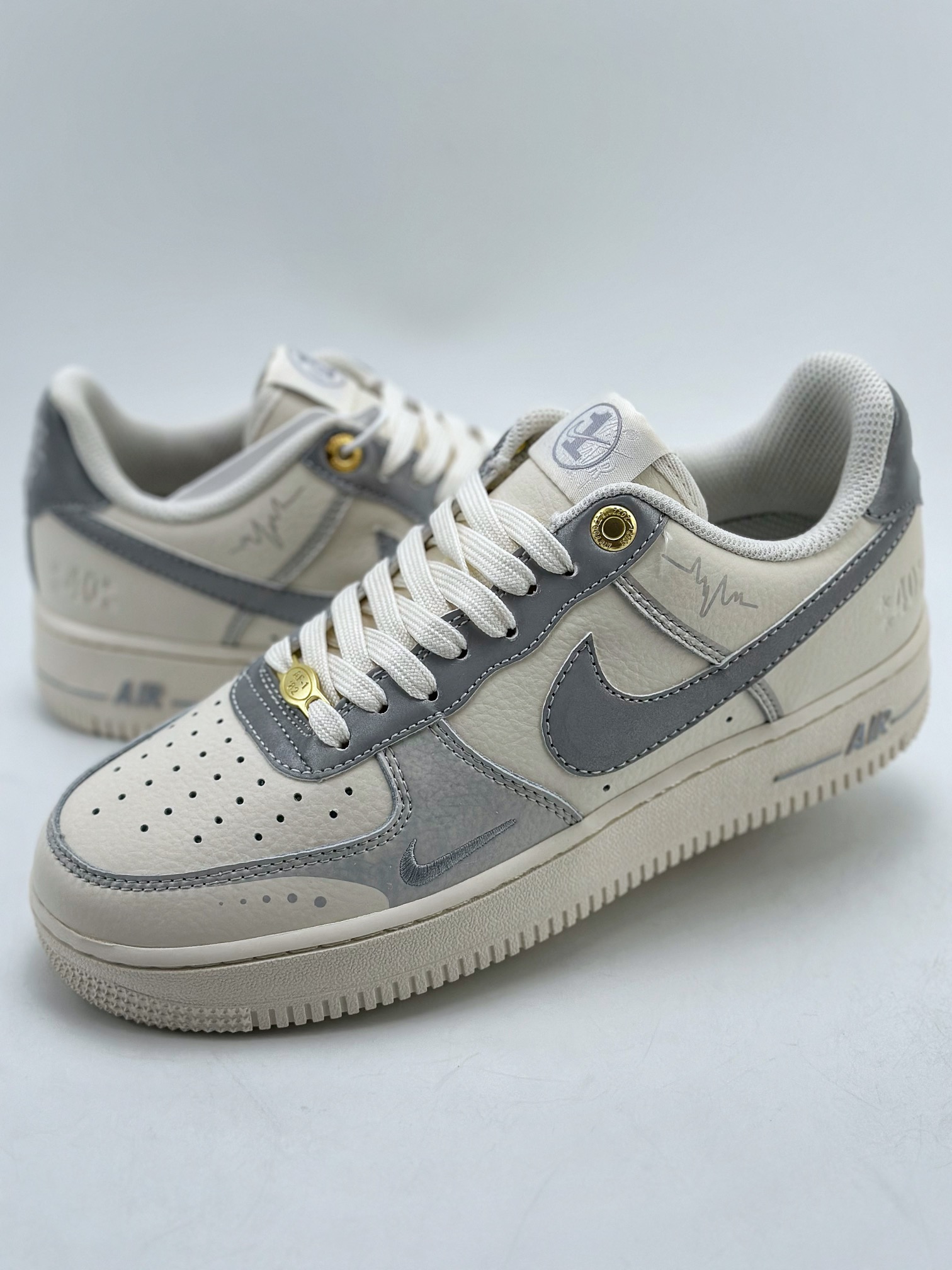 NikeAirForce1Low07学院风白灰原楦头原纸板打造纯正低帮空军版型专注外贸渠道全掌内置蜂窝气