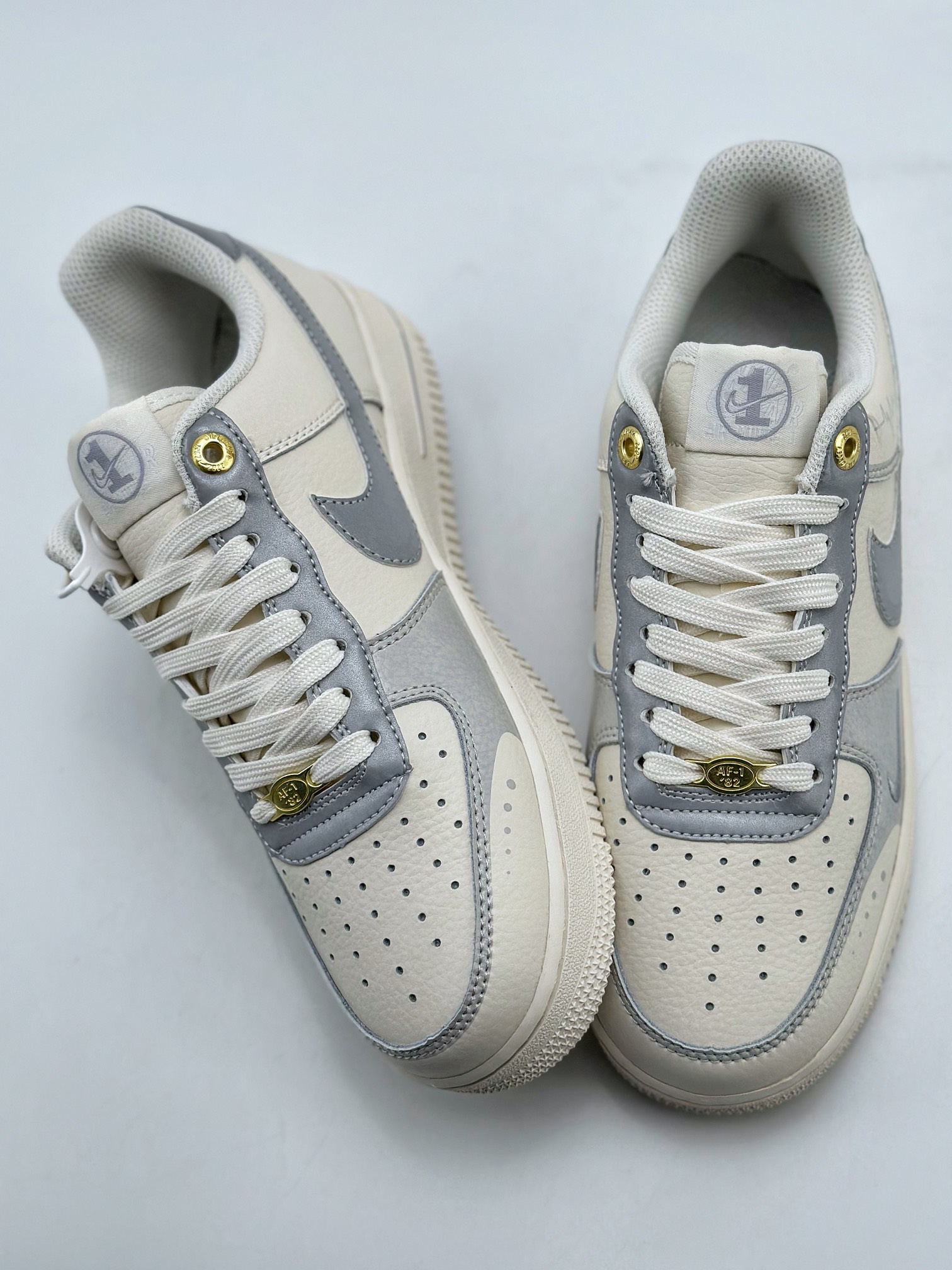 NikeAirForce1Low07学院风白灰原楦头原纸板打造纯正低帮空军版型专注外贸渠道全掌内置蜂窝气