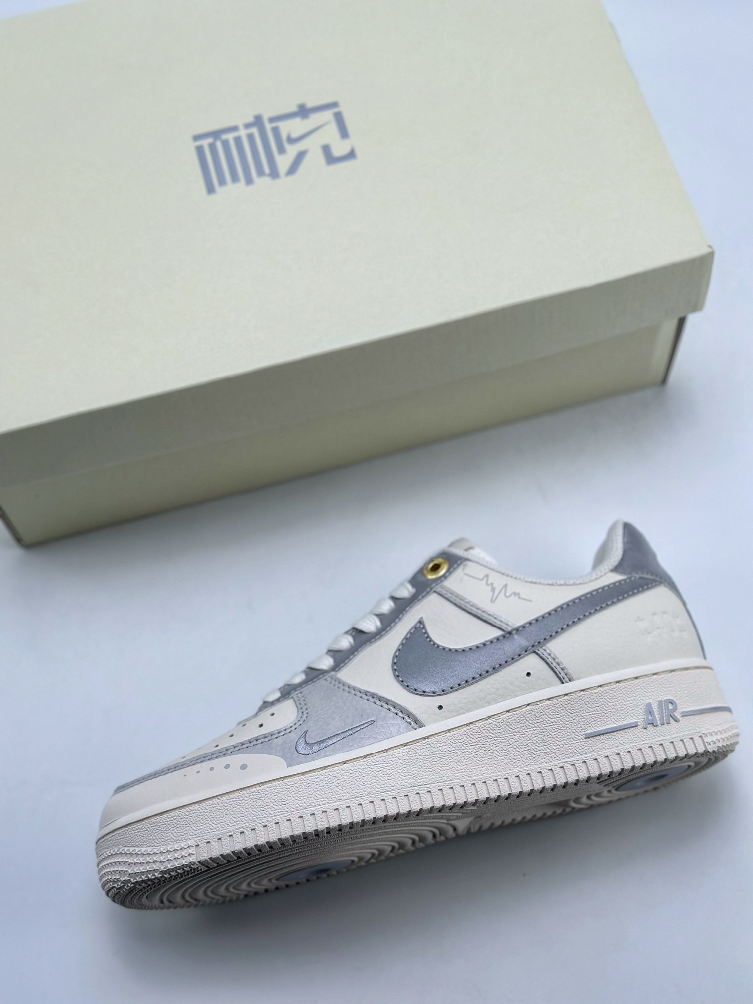 NikeAirForce1Low07学院风白灰原楦头原纸板打造纯正低帮空军版型专注外贸渠道全掌内置蜂窝气