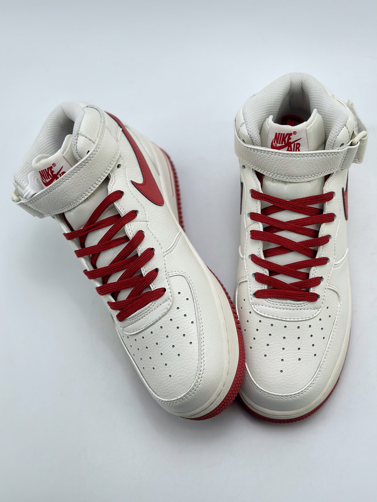 NikeAirForce1Mid07白红原楦头原纸板打造纯正中帮空军版型专注外贸渠道全掌内置蜂窝气垫原盒