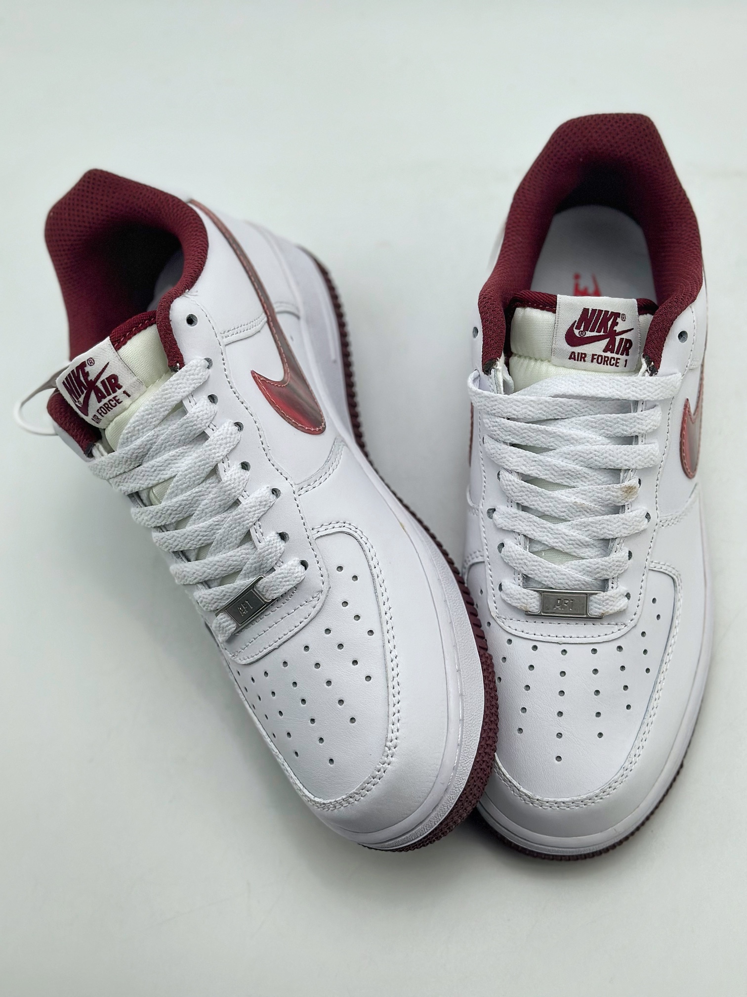 Nike Air Force 1 Low 07 白酒红幻彩勾 2