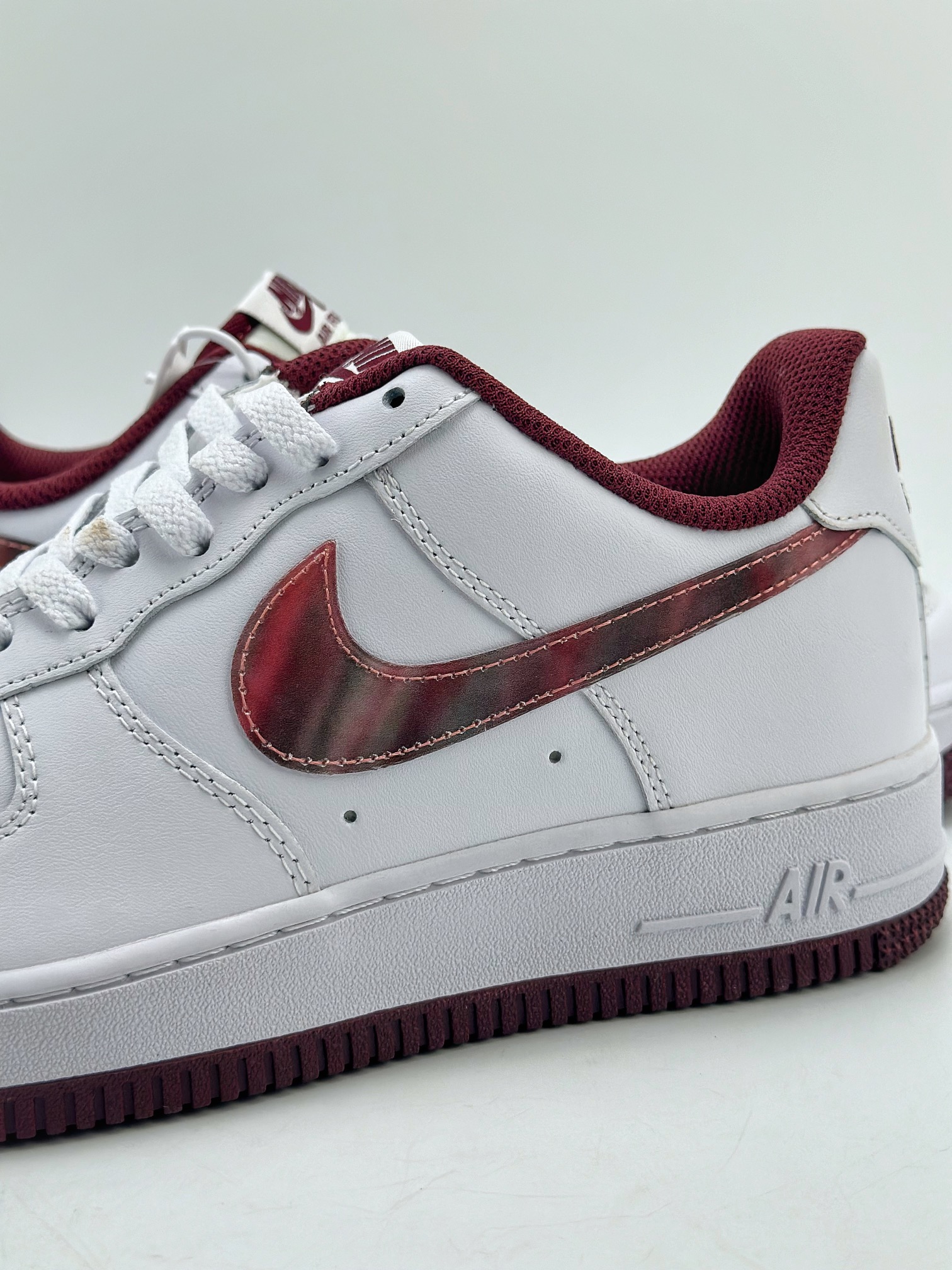 Nike Air Force 1 Low 07 白酒红幻彩勾 9